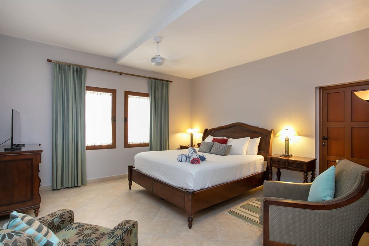 Villa Sea Breeze at Porto Cupecoy, Ocean-View Caribbean Condo with Resort Amenities - Photo 15
