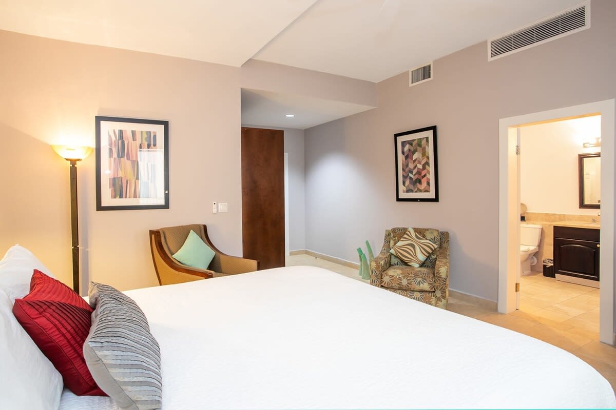 Villa Sea Breeze at Porto Cupecoy, Ocean-View Caribbean Condo with Resort Amenities - Photo 16