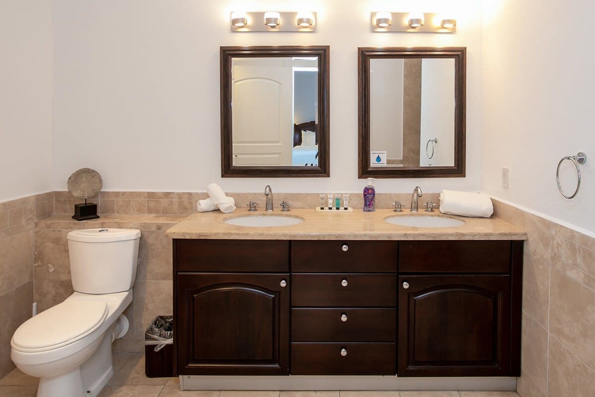 Villa Sea Breeze at Porto Cupecoy, Ocean-View Caribbean Condo with Resort Amenities - Photo 17
