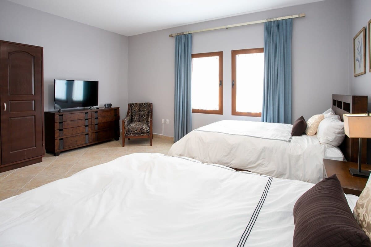 Villa Sea Breeze at Porto Cupecoy, Ocean-View Caribbean Condo with Resort Amenities - Photo 19