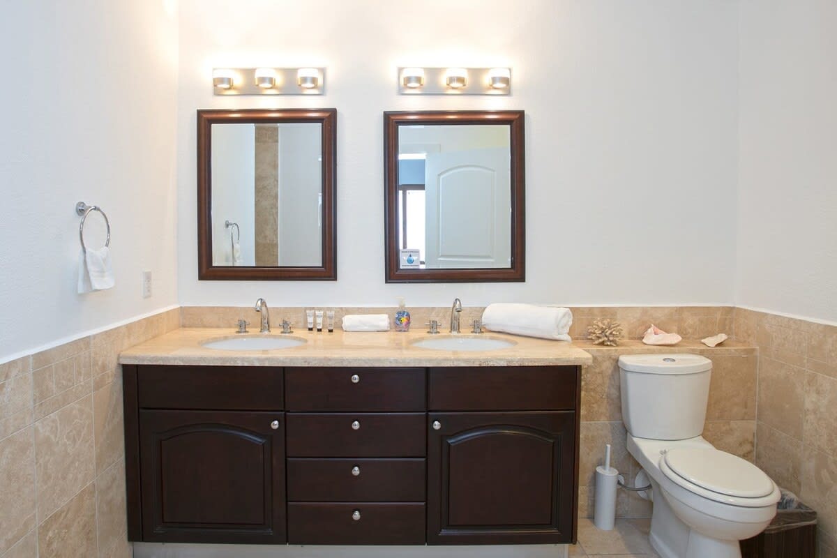 Villa Sea Breeze at Porto Cupecoy, Ocean-View Caribbean Condo with Resort Amenities - Photo 20