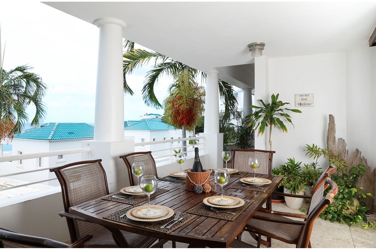 Villa Sea Esta, Ocean-View Shore Pointe Villa in Cupecoy Gallery 1