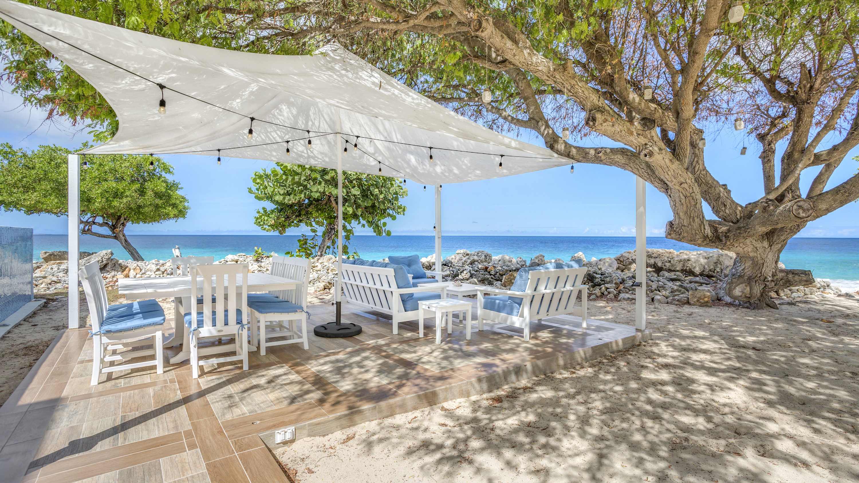 Seashell Beach House, Beachfront Limestone Bay Villa with Pool, Jacuzzi and Four King Suites - Photo 12