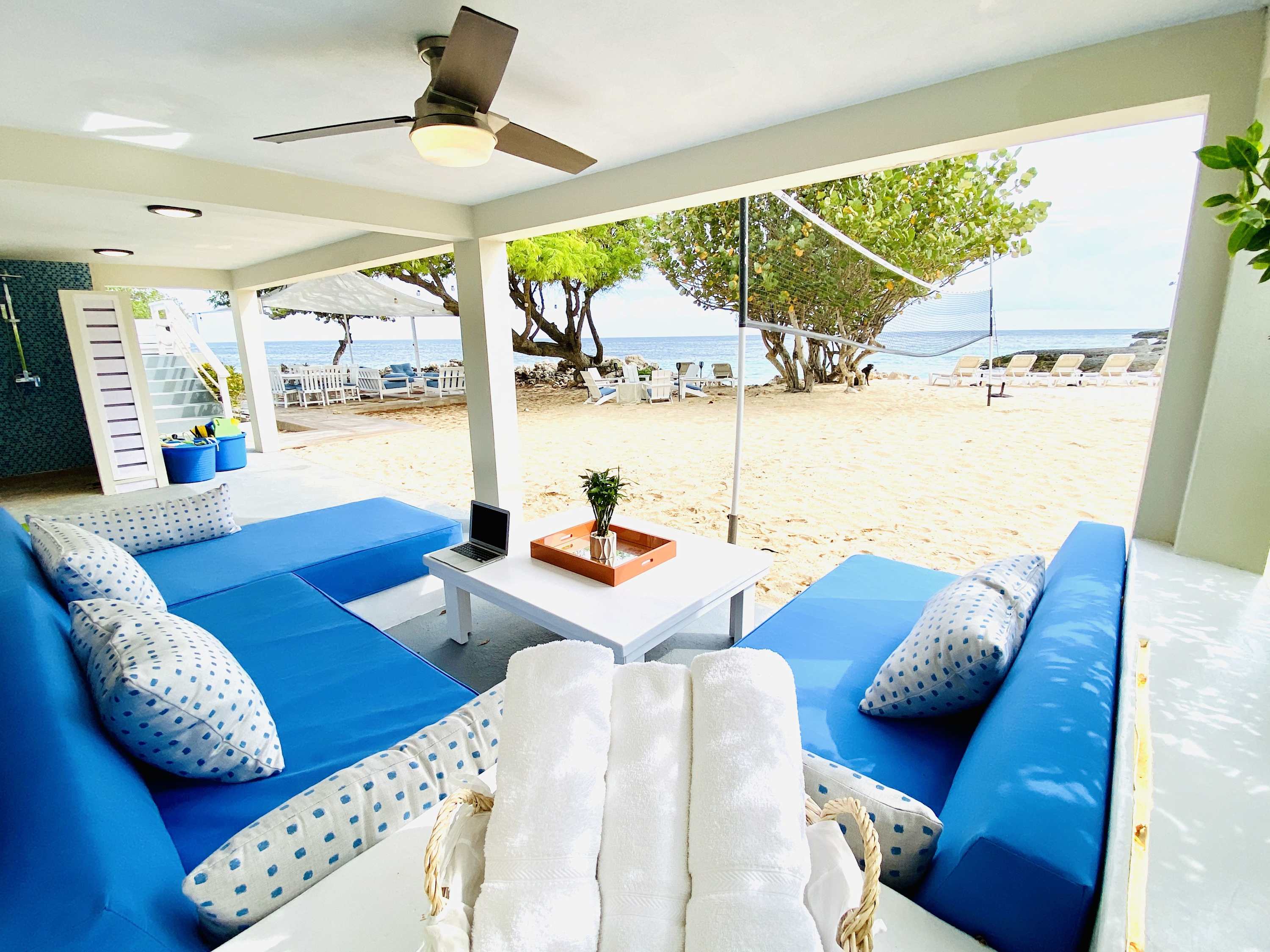 Seashell Beach House, Beachfront Limestone Bay Villa with Pool, Jacuzzi and Four King Suites - Photo 14