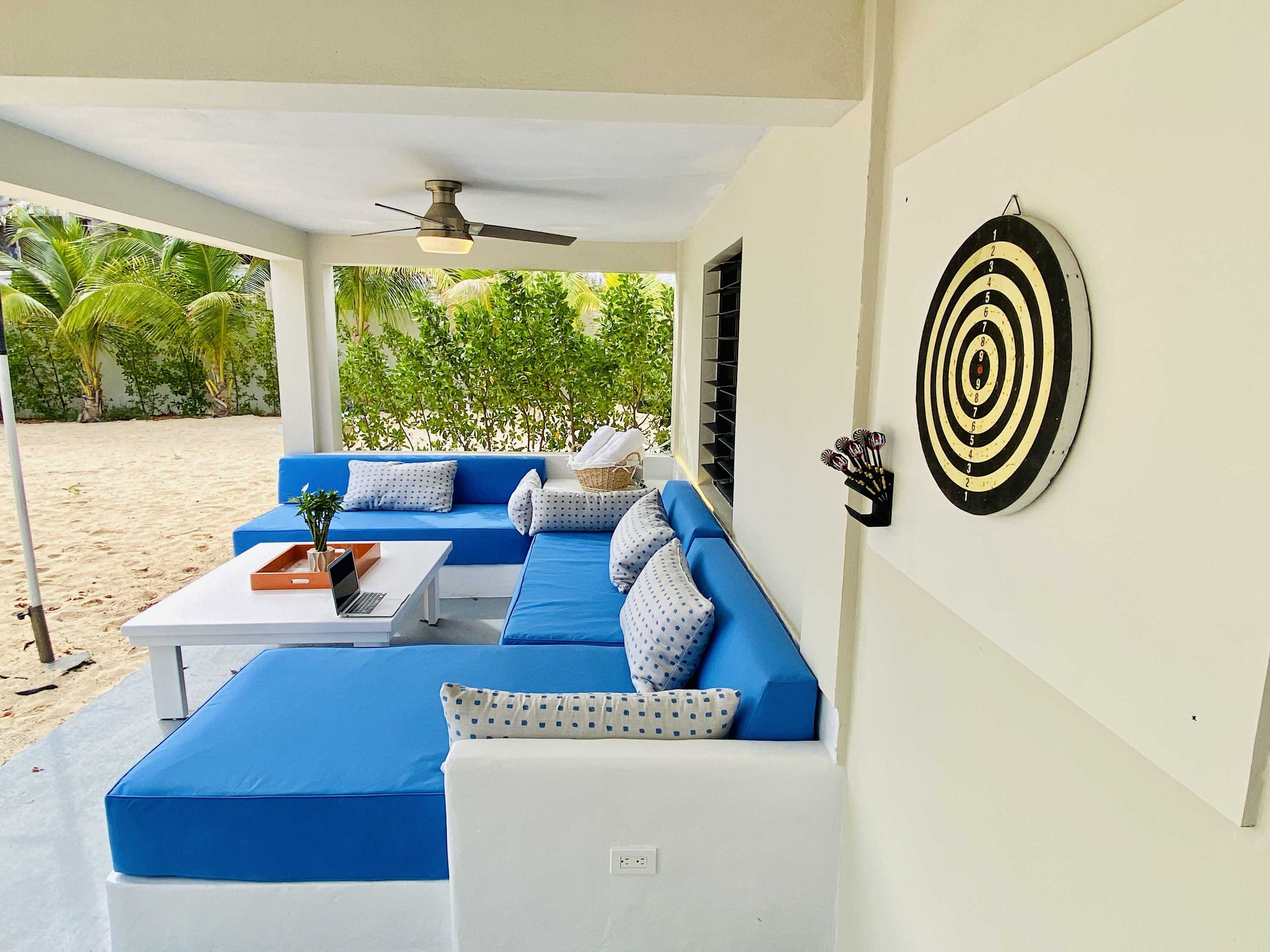 Seashell Beach House, Beachfront Limestone Bay Villa with Pool, Jacuzzi and Four King Suites - Photo 15