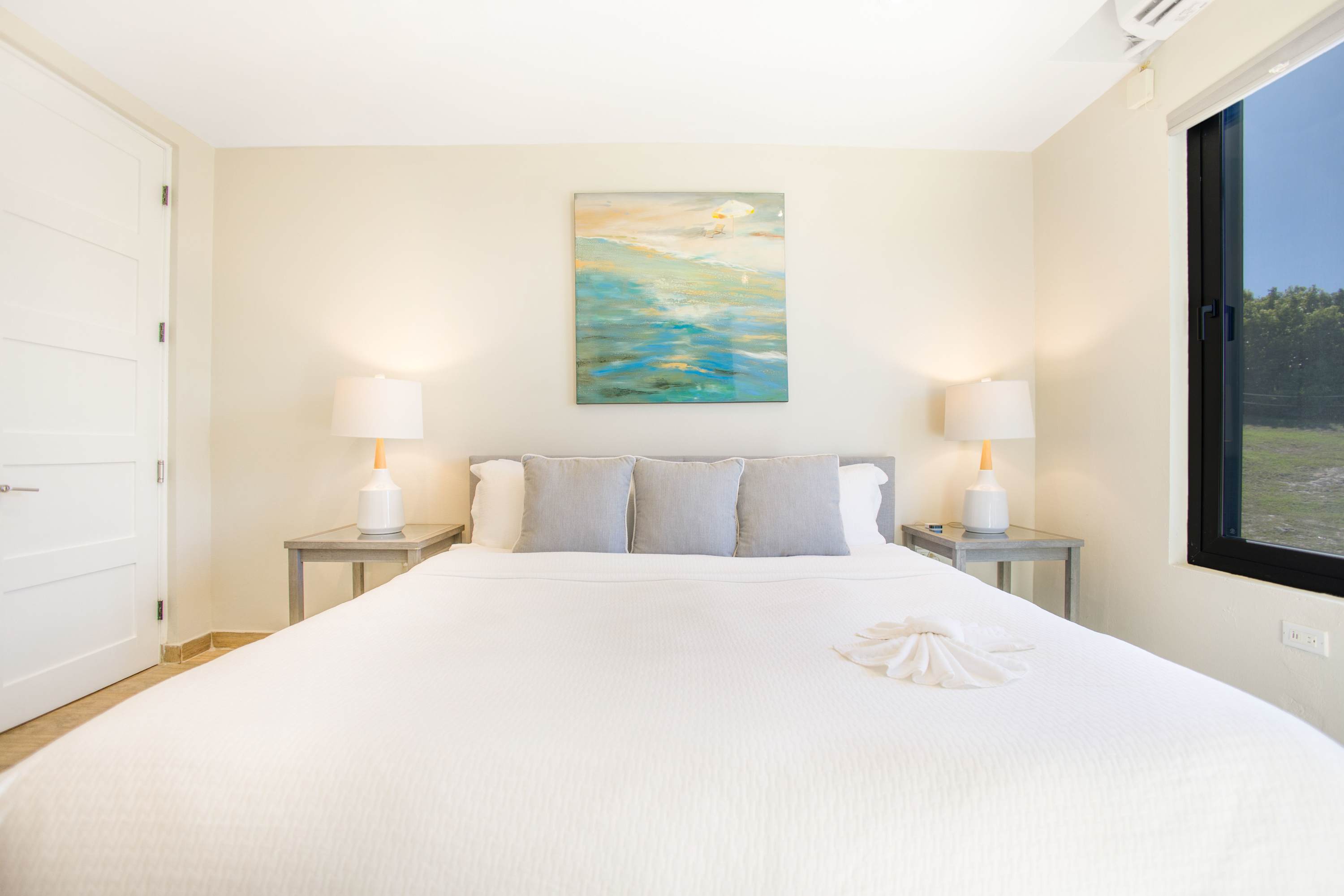 Seashell Beach House, Beachfront Limestone Bay Villa with Pool, Jacuzzi and Four King Suites - Photo 32