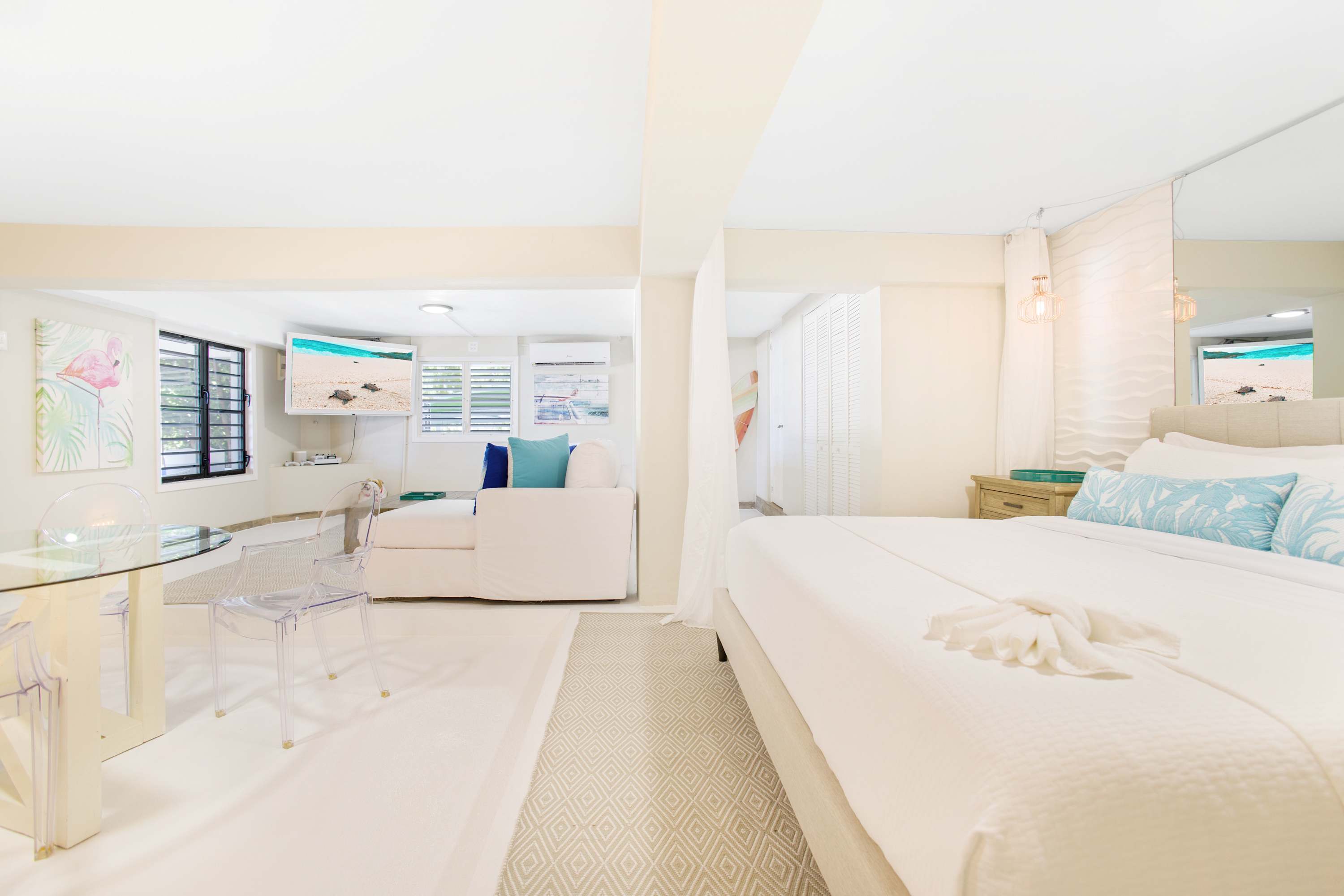 Seashell Beach House, Beachfront Limestone Bay Villa with Pool, Jacuzzi and Four King Suites - Photo 38
