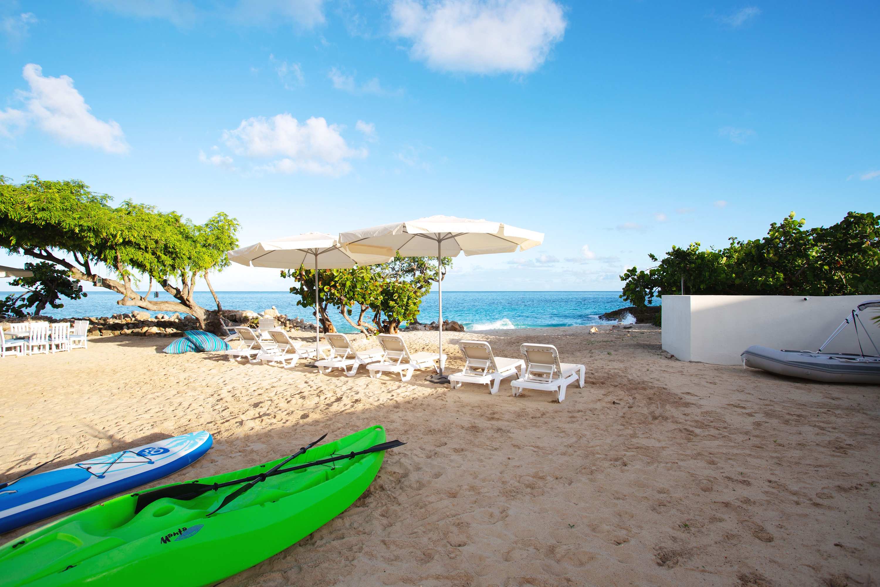 Seashell Beach House, Beachfront Limestone Bay Villa with Pool, Jacuzzi and Four King Suites Gallery 3