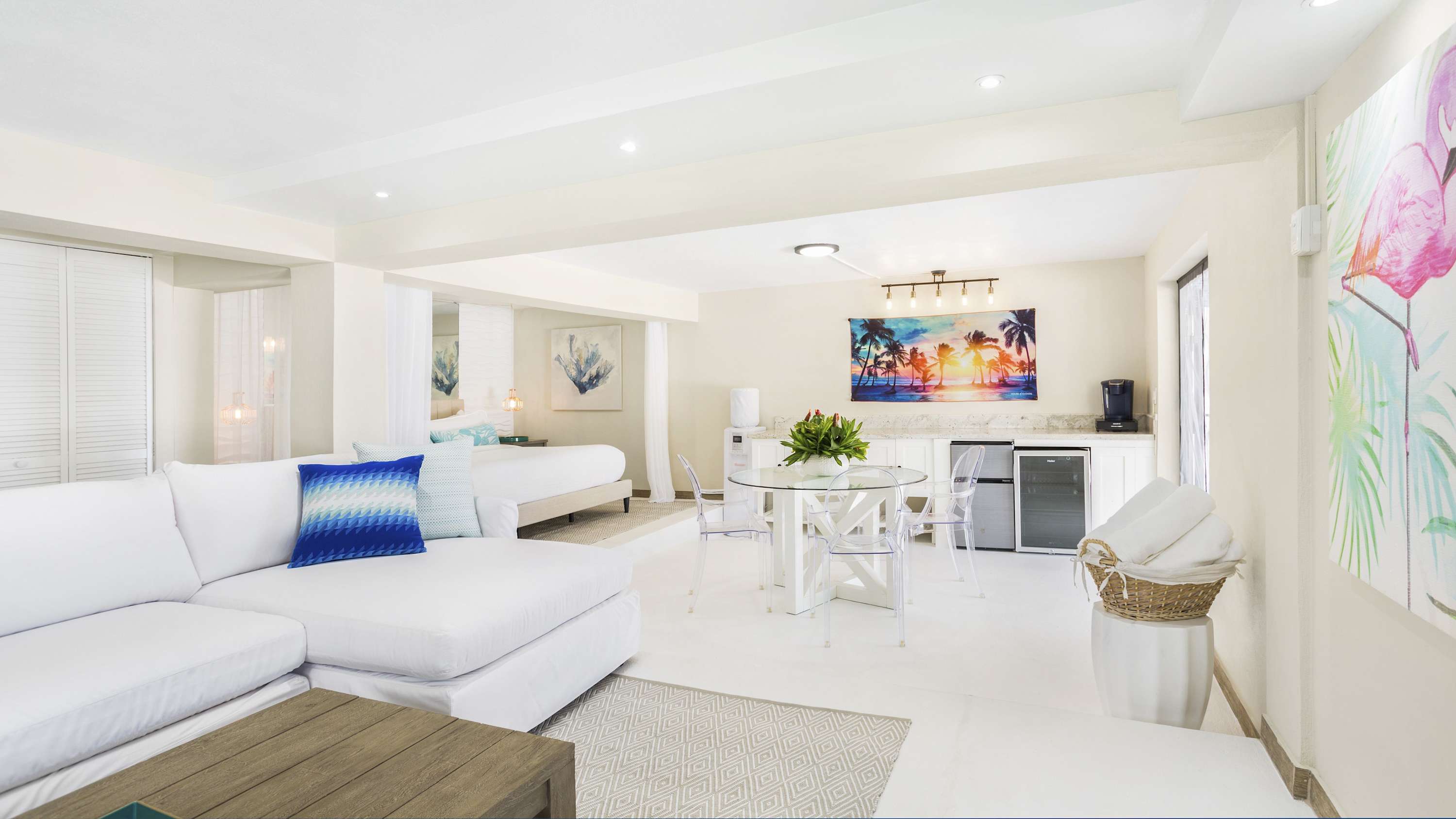 Seashell Beach House, Beachfront Limestone Bay Villa with Pool, Jacuzzi and Four King Suites - Photo 41
