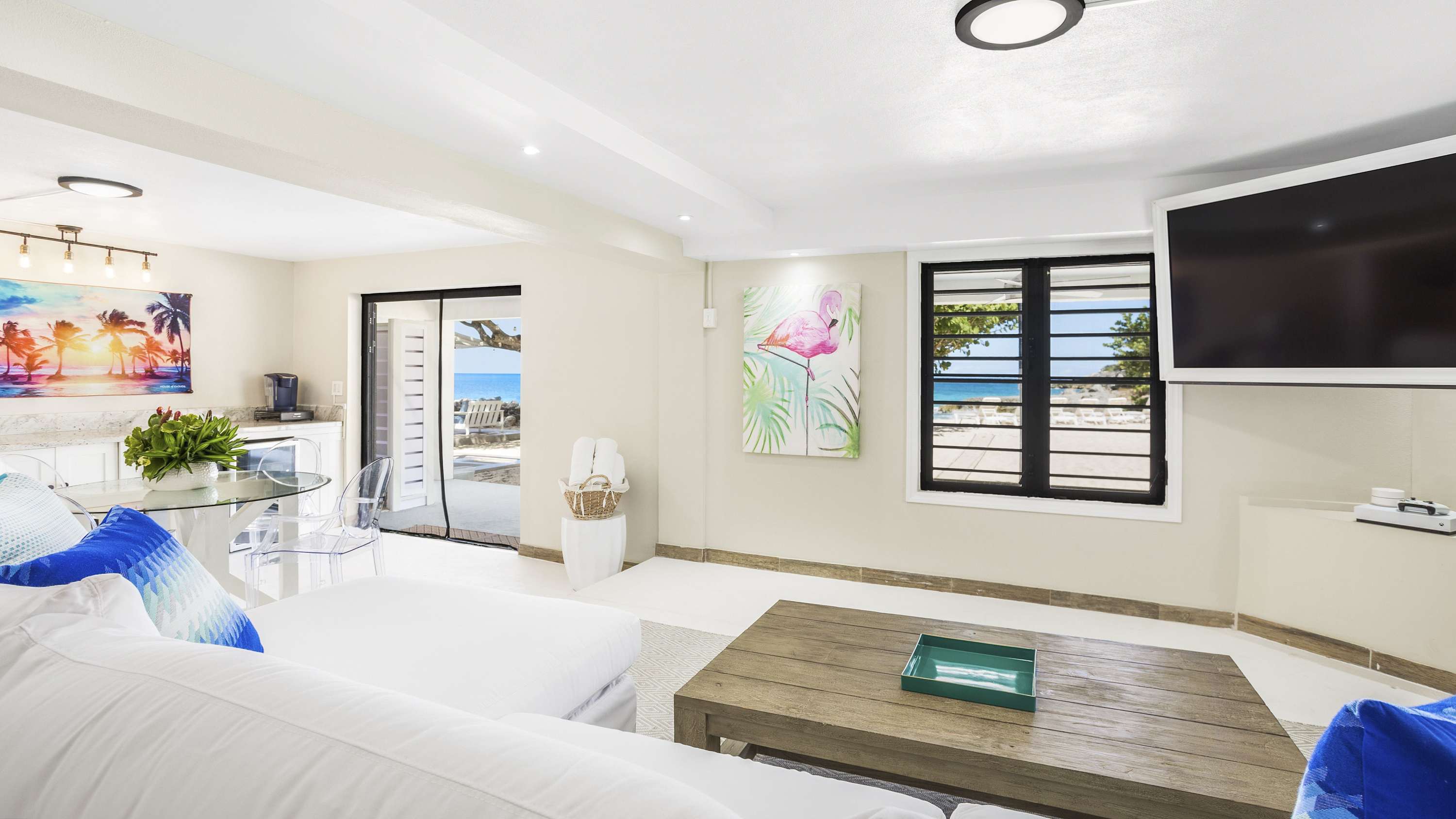Seashell Beach House, Beachfront Limestone Bay Villa with Pool, Jacuzzi and Four King Suites - Photo 42