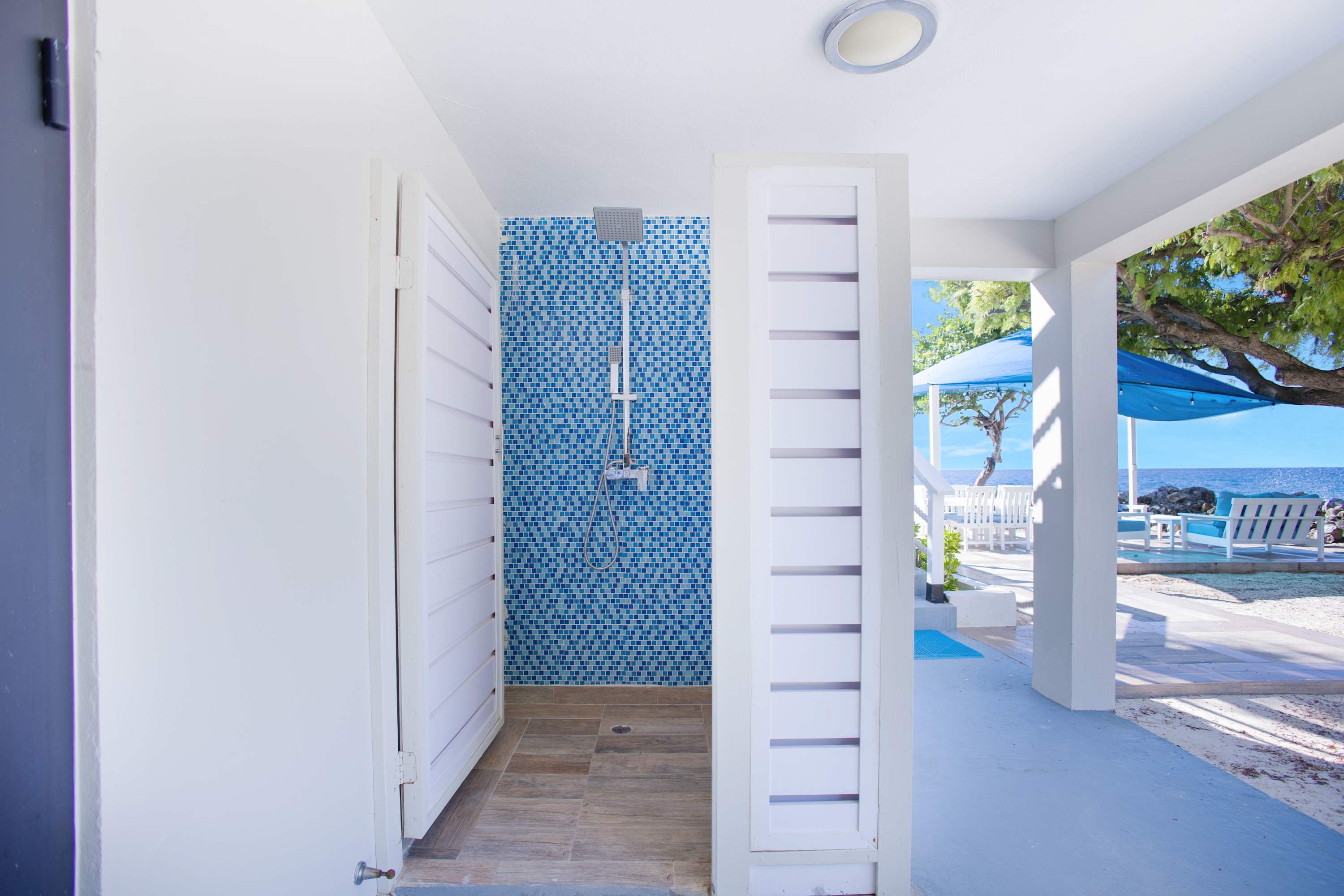 Seashell Beach House, Beachfront Limestone Bay Villa with Pool, Jacuzzi and Four King Suites - Photo 44