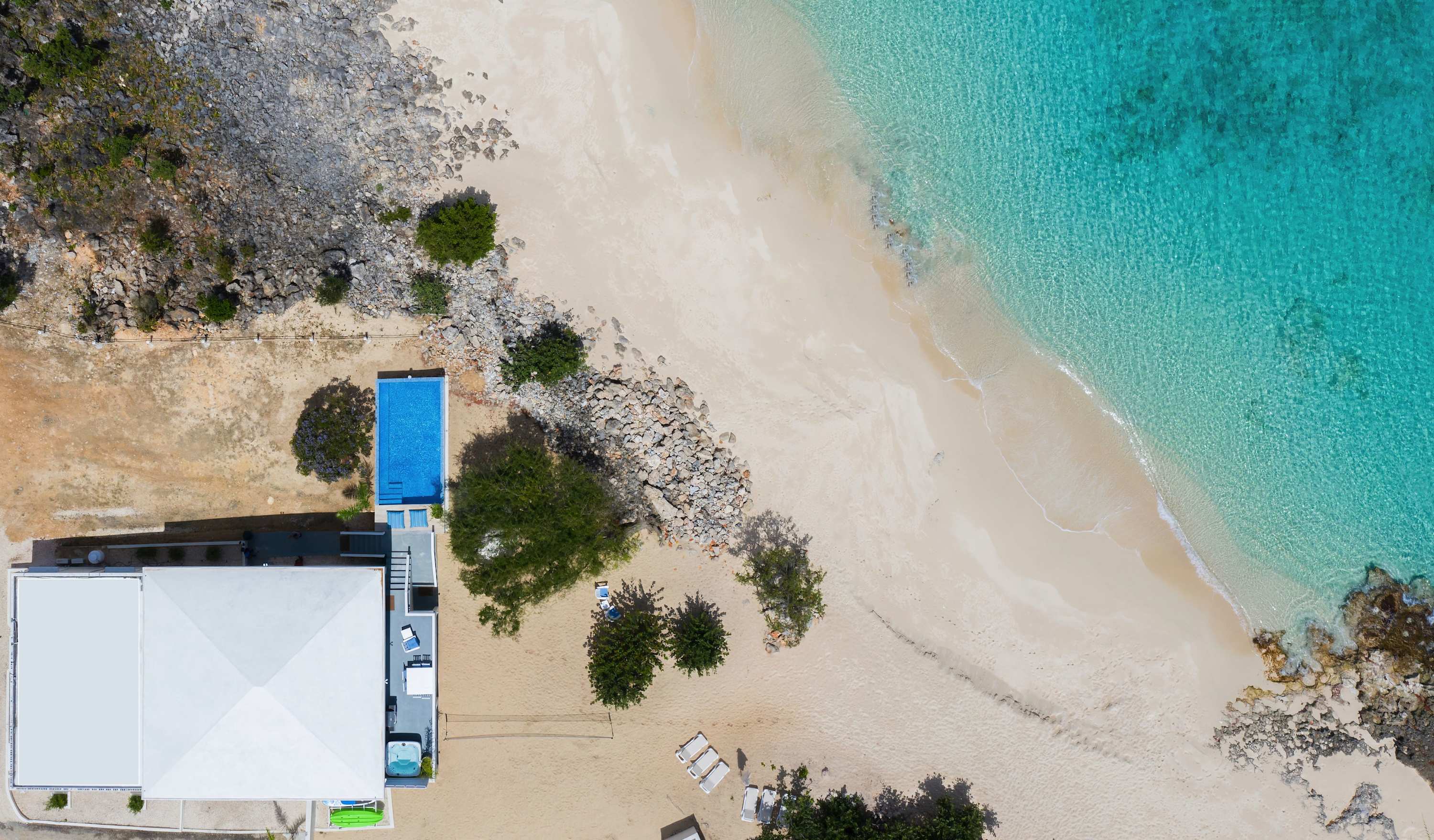 Seashell Beach House, Beachfront Limestone Bay Villa with Pool, Jacuzzi and Four King Suites - Photo 6