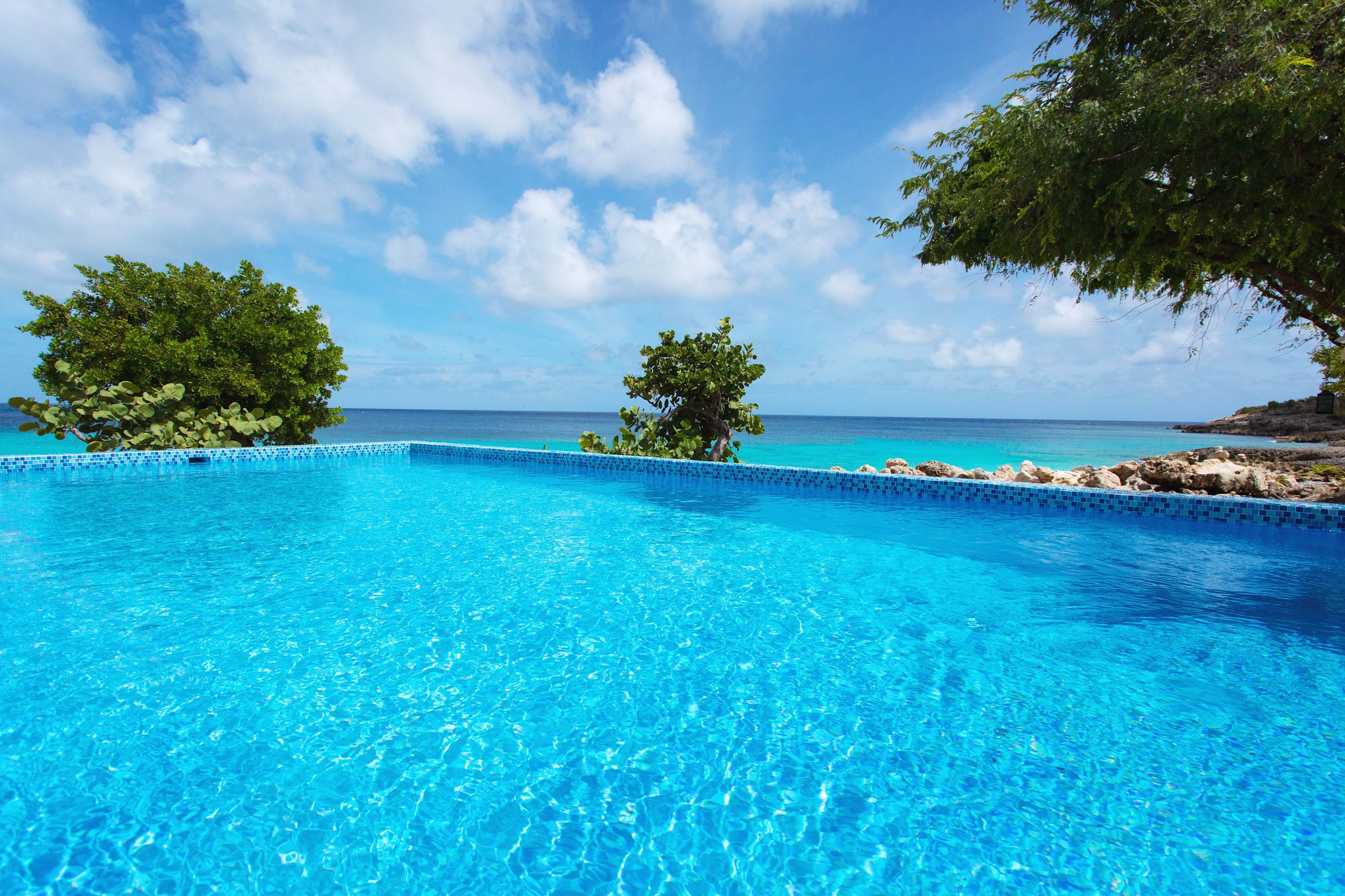 Seashell Beach House, Beachfront Limestone Bay Villa with Pool, Jacuzzi and Four King Suites - Photo 9