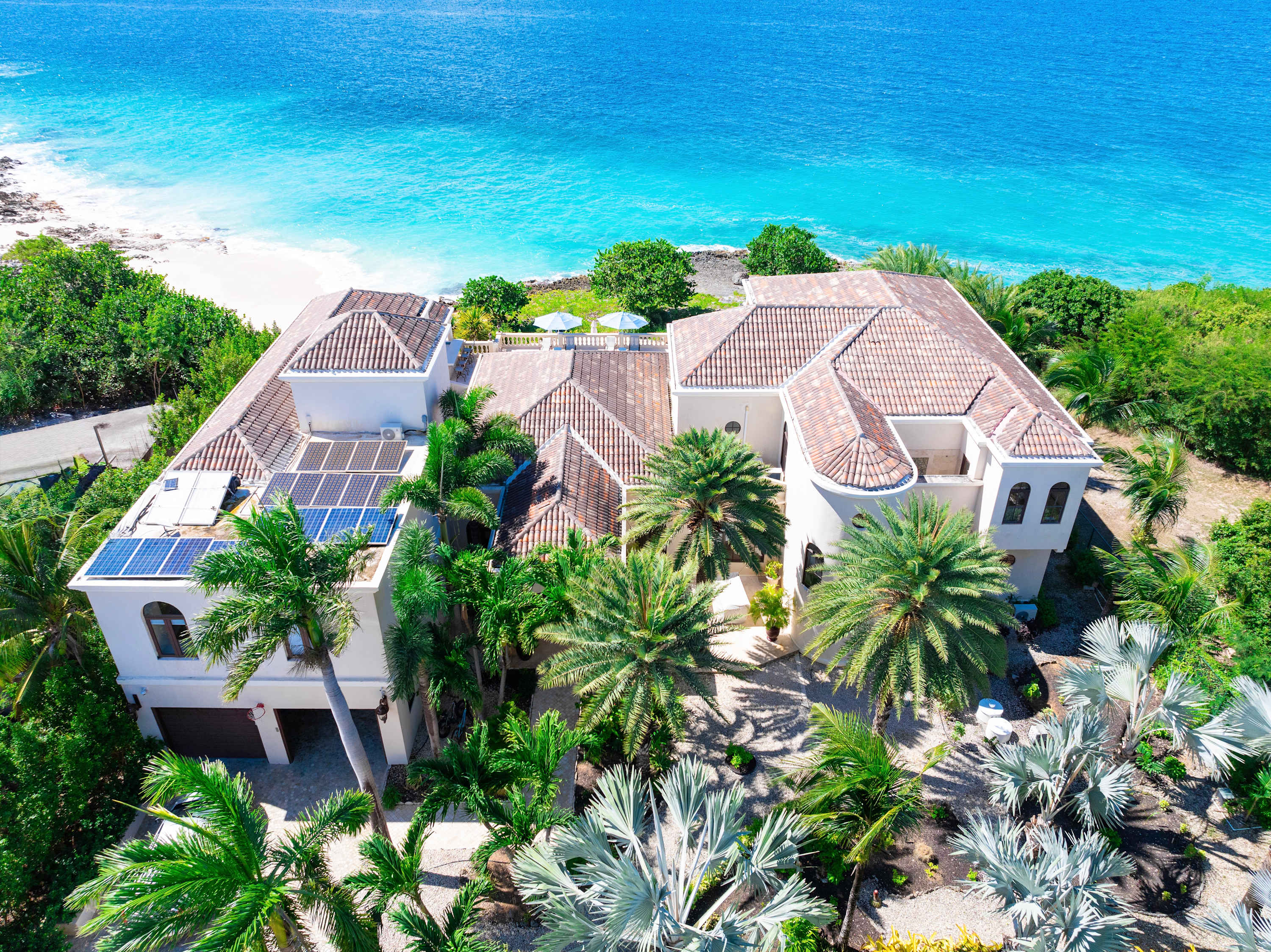 Seashell Villa, Limestone Bay Anguilla Beachfront Villa with Pool, Jacuzzi and Kayaks Gallery 3