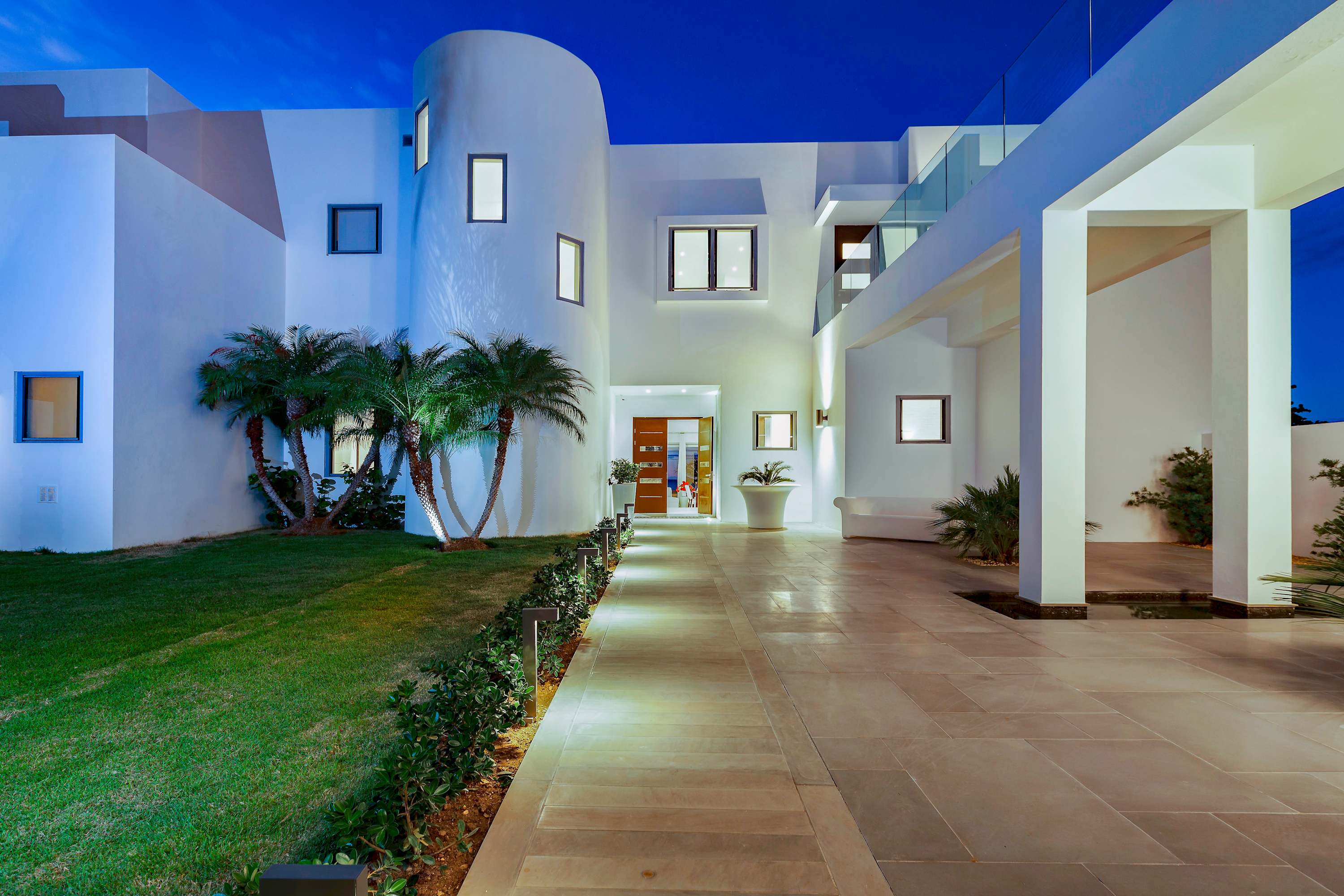 The Coastal House, Meads Bay Beachfront Estate with Eight King Suites - Photo 38