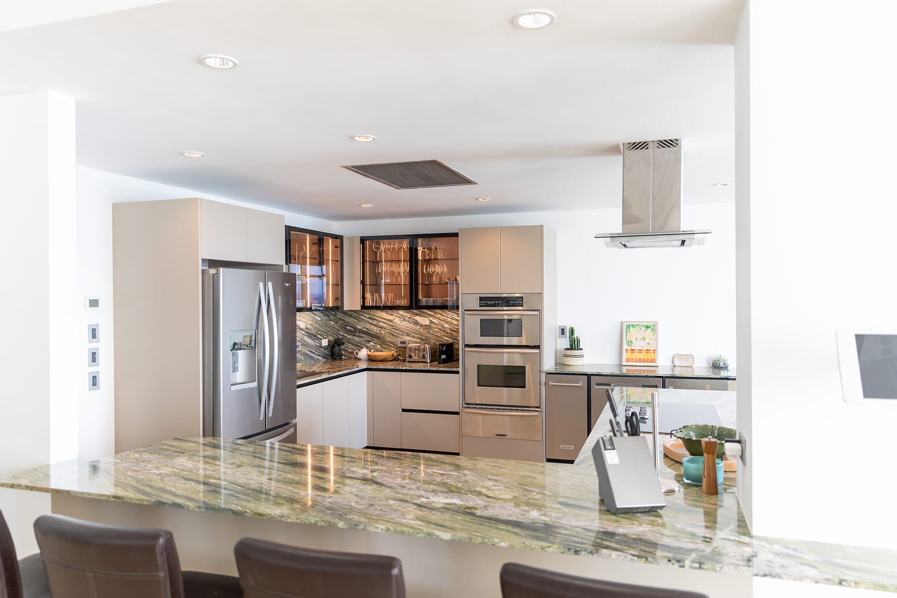 The Cove at The Cliff, a Beachfront Cupecoy Penthouse - Photo 13