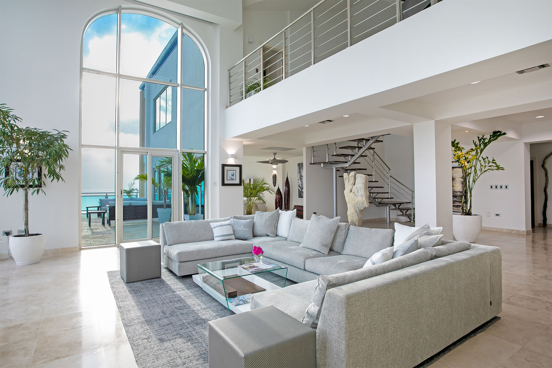 The Cove at The Cliff, a Beachfront Cupecoy Penthouse Gallery 1