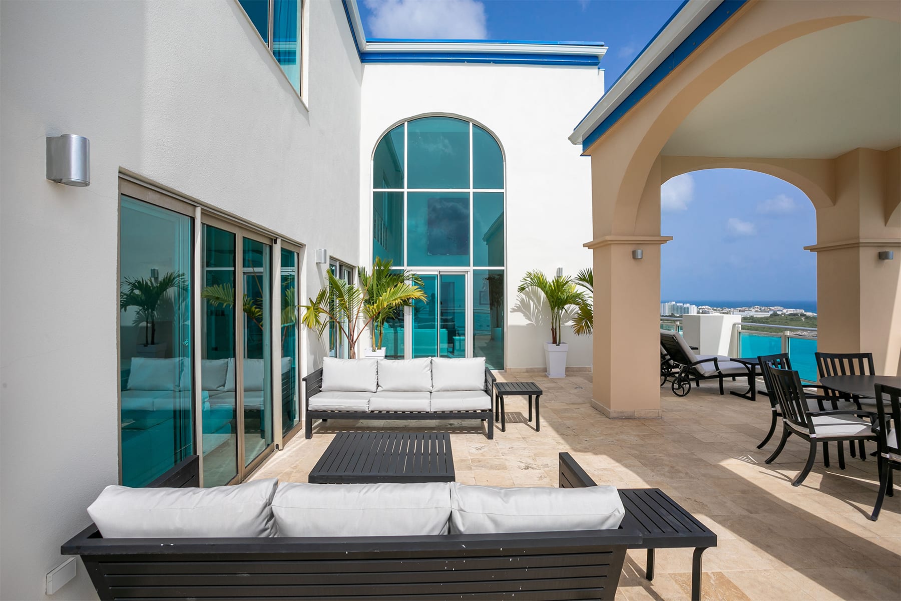 The Cove at The Cliff, a Beachfront Cupecoy Penthouse - Photo 8