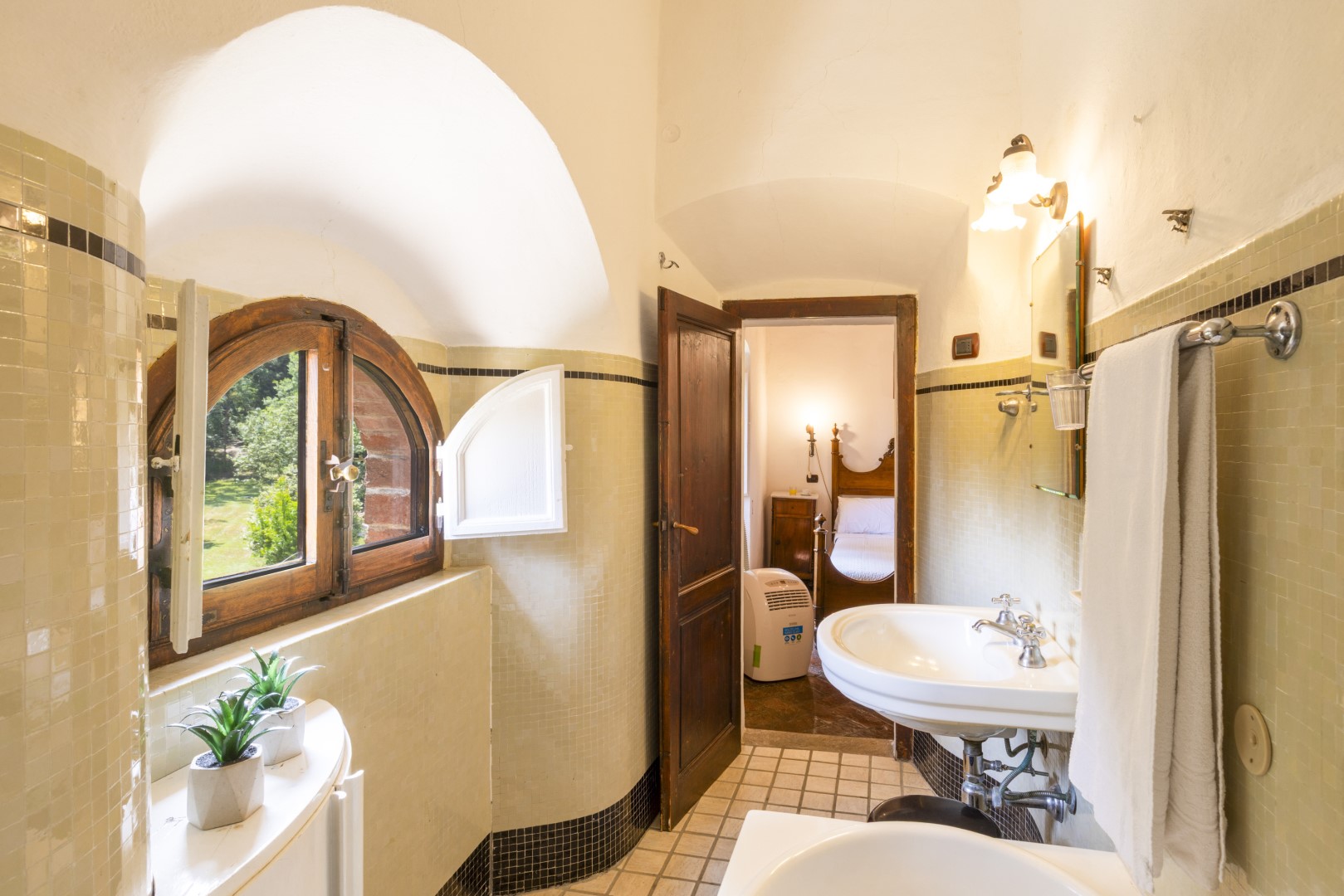 Torre di Paciano 6BR, Historic Umbrian Watchtower Above Lake Trasimeno - Photo 44