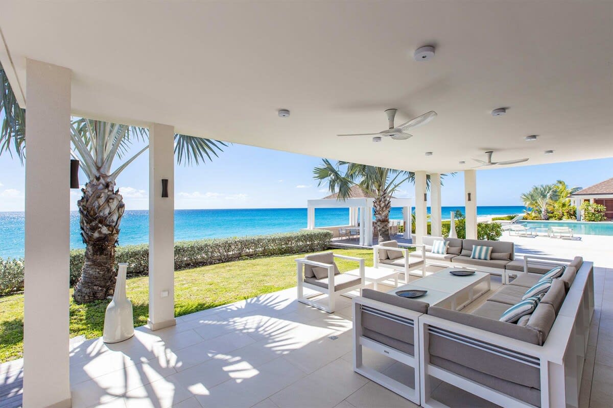 Turtle Nest, Beachfront Baie Longue Villa with Four King Suites - Photo 10