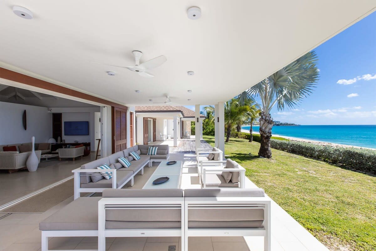 Turtle Nest, Beachfront Baie Longue Villa with Four King Suites - Photo 11
