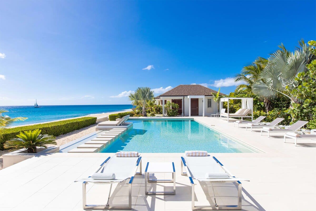 Turtle Nest, Beachfront Baie Longue Villa with Four King Suites Gallery 1