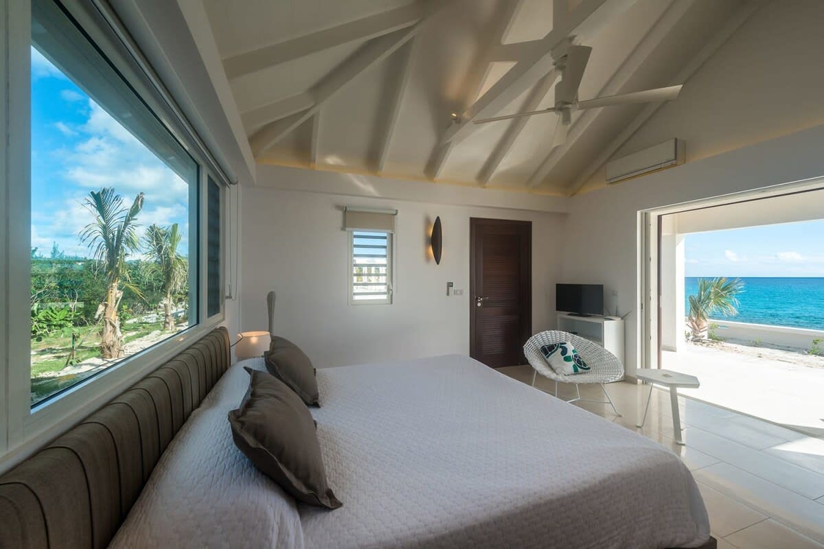 Turtle Nest, Beachfront Baie Longue Villa with Four King Suites - Photo 20