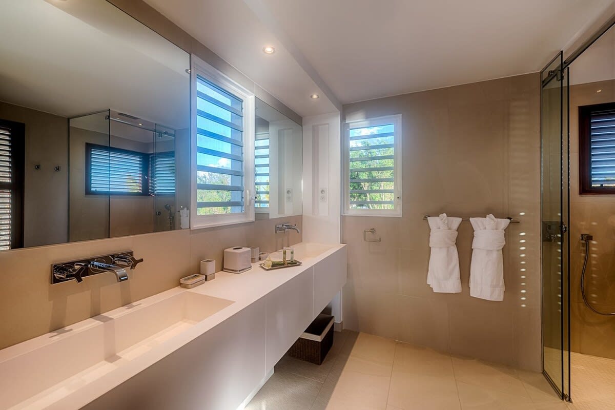 Turtle Nest, Beachfront Baie Longue Villa with Four King Suites - Photo 27