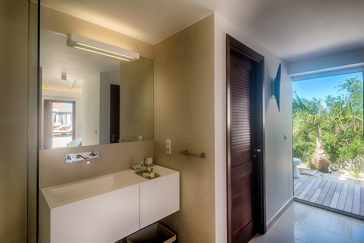Turtle Nest, Beachfront Baie Longue Villa with Four King Suites - Photo 29