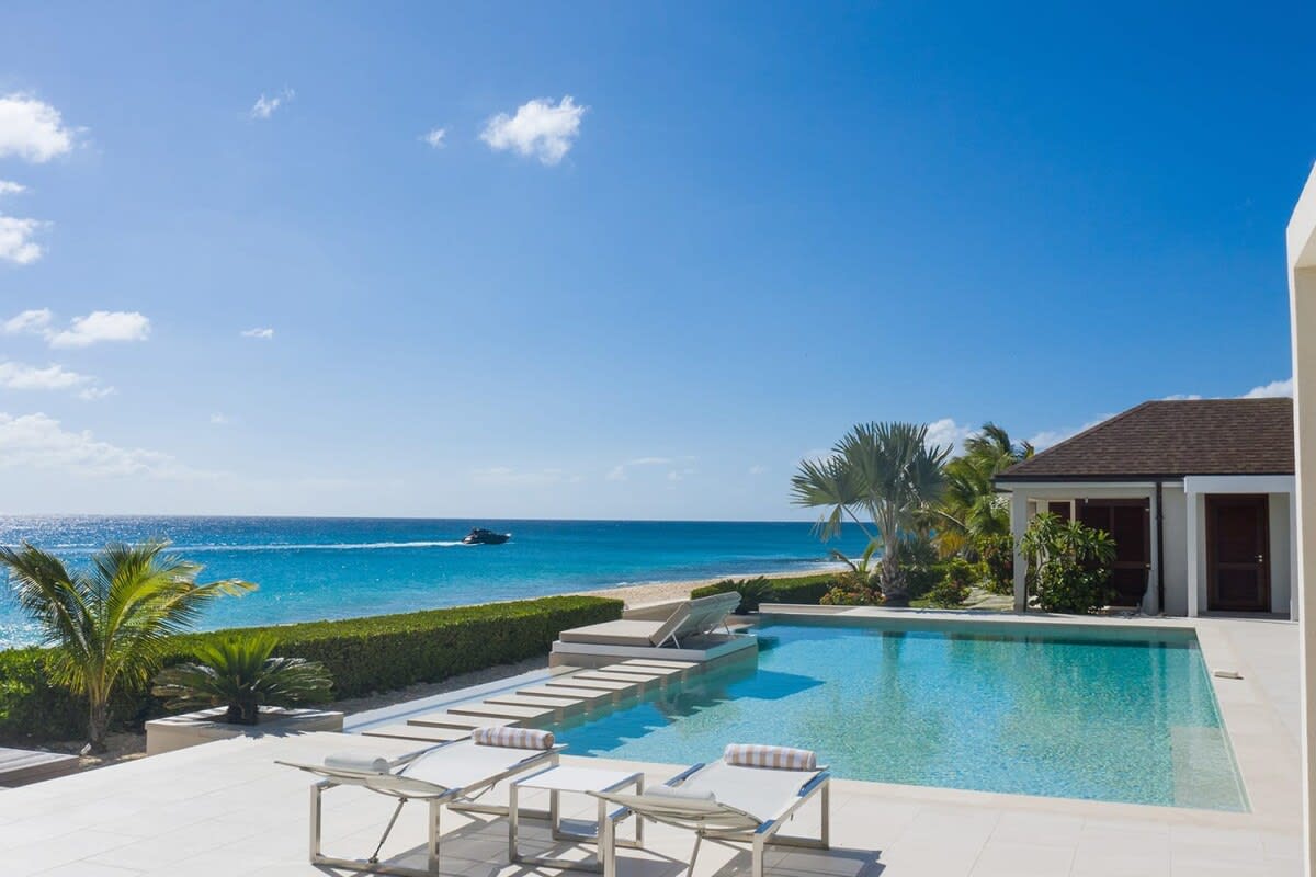 Turtle Nest, Beachfront Baie Longue Villa with Four King Suites Gallery 2
