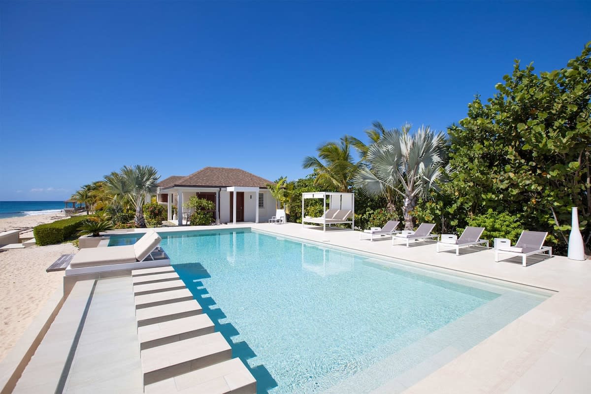 Turtle Nest, Beachfront Baie Longue Villa with Four King Suites Gallery 3