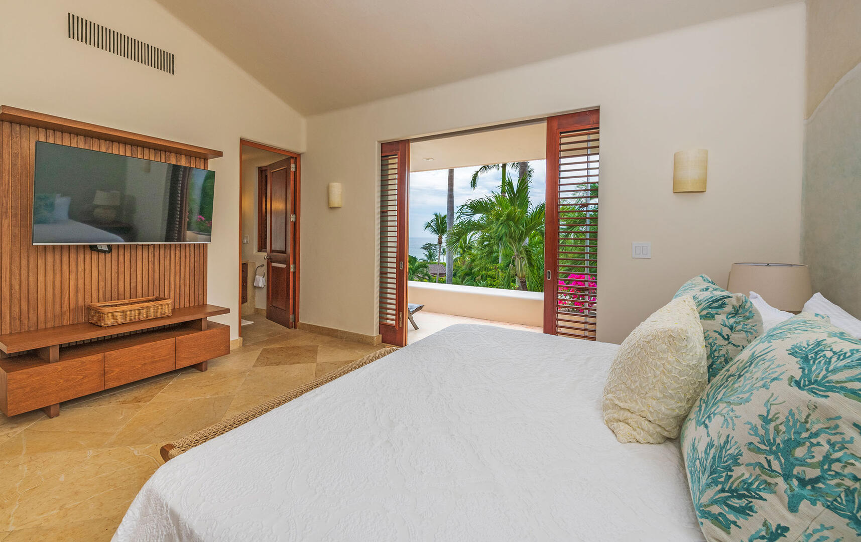 Villa Alamanda, a Lagos del Mar Estate with Whitewater Views and an 85-Foot Infinity Pool - Photo 18