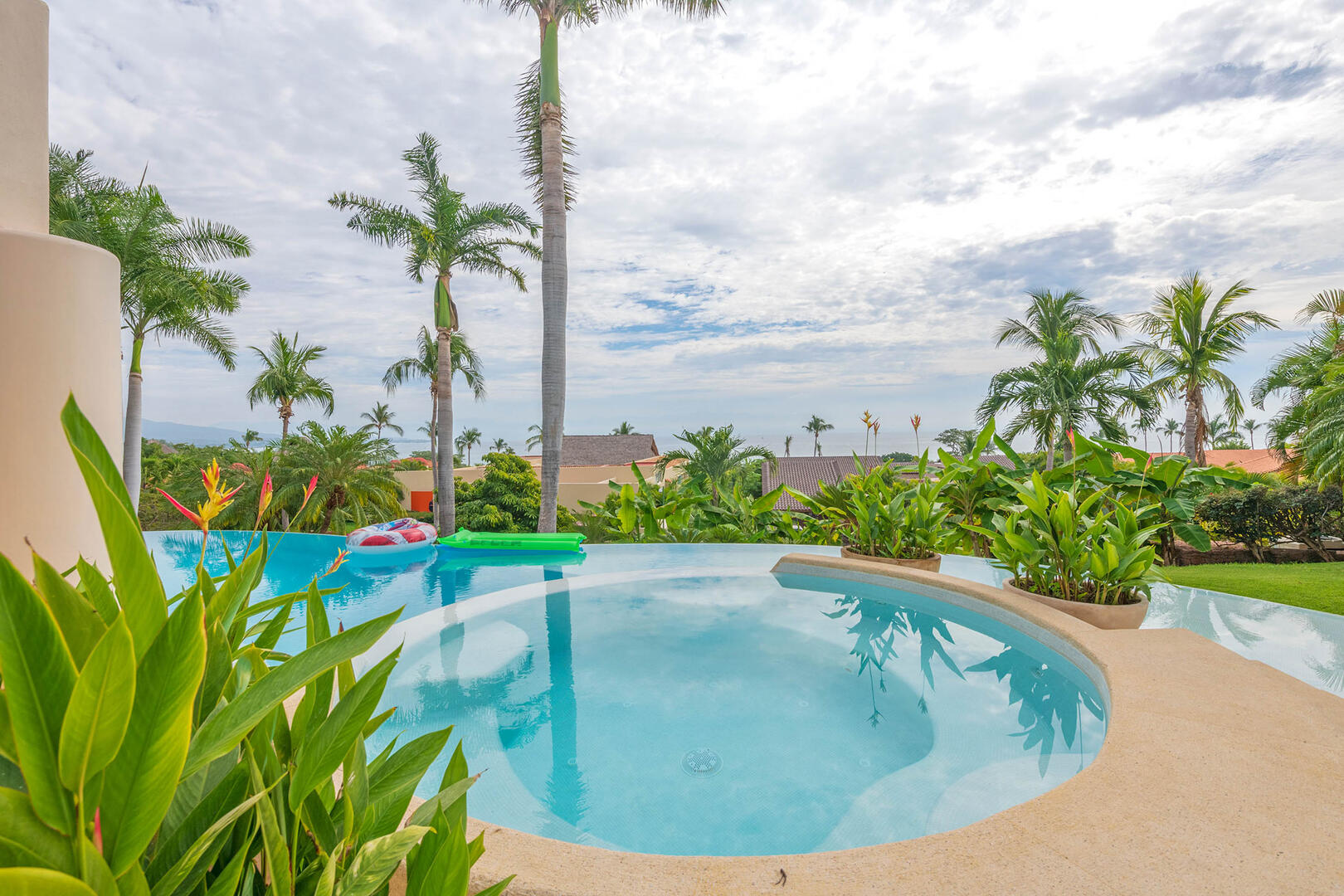 Villa Alamanda, a Lagos del Mar Estate with Whitewater Views and an 85-Foot Infinity Pool - Photo 7