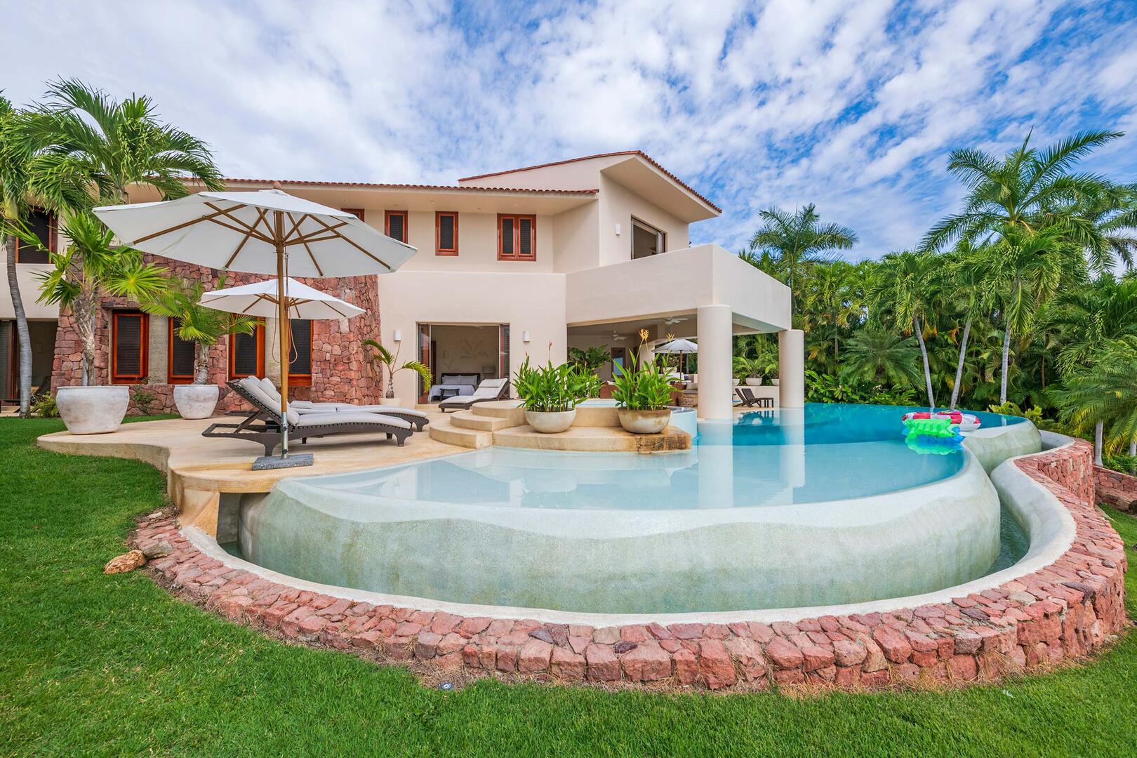 Villa Alamanda, a Lagos del Mar Estate with Whitewater Views and an 85-Foot Infinity Pool - Photo 8