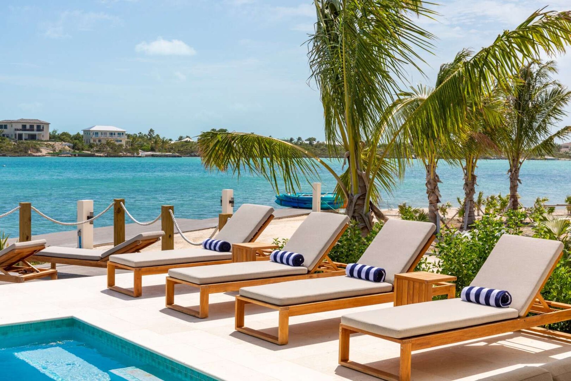 Villa Alexis, Beachfront Calm in Chalk Sound with Butler Service and a Private Pool - Photo 10