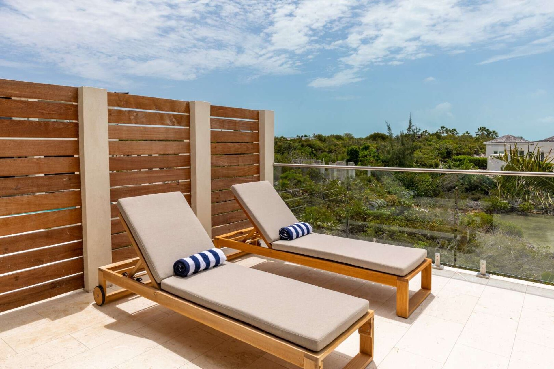 Villa Alexis, Beachfront Calm in Chalk Sound with Butler Service and a Private Pool - Photo 12