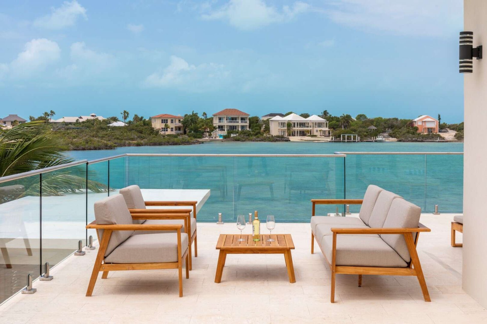 Villa Alexis, Beachfront Calm in Chalk Sound with Butler Service and a Private Pool - Photo 13