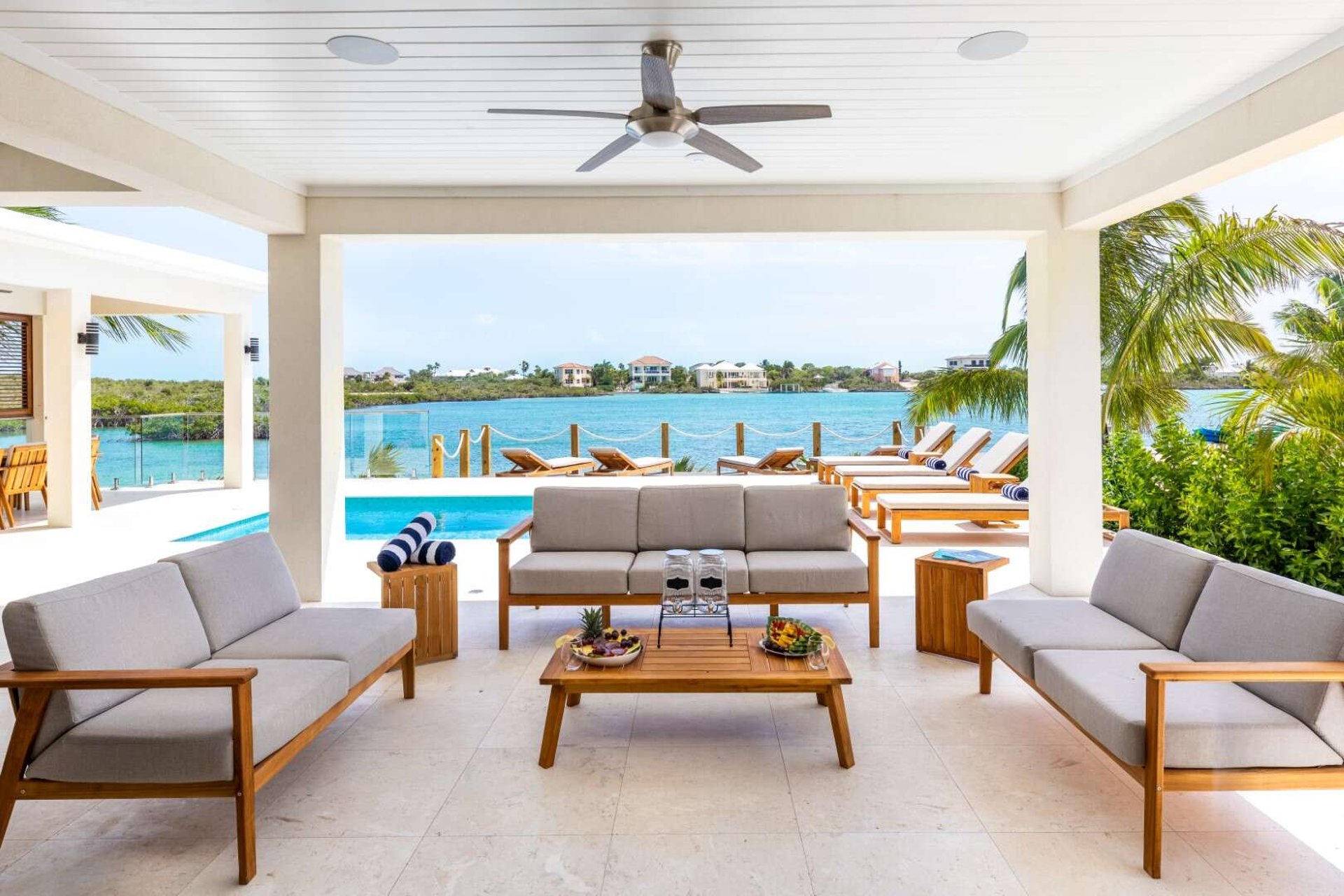 Villa Alexis, Beachfront Calm in Chalk Sound with Butler Service and a Private Pool - Photo 14