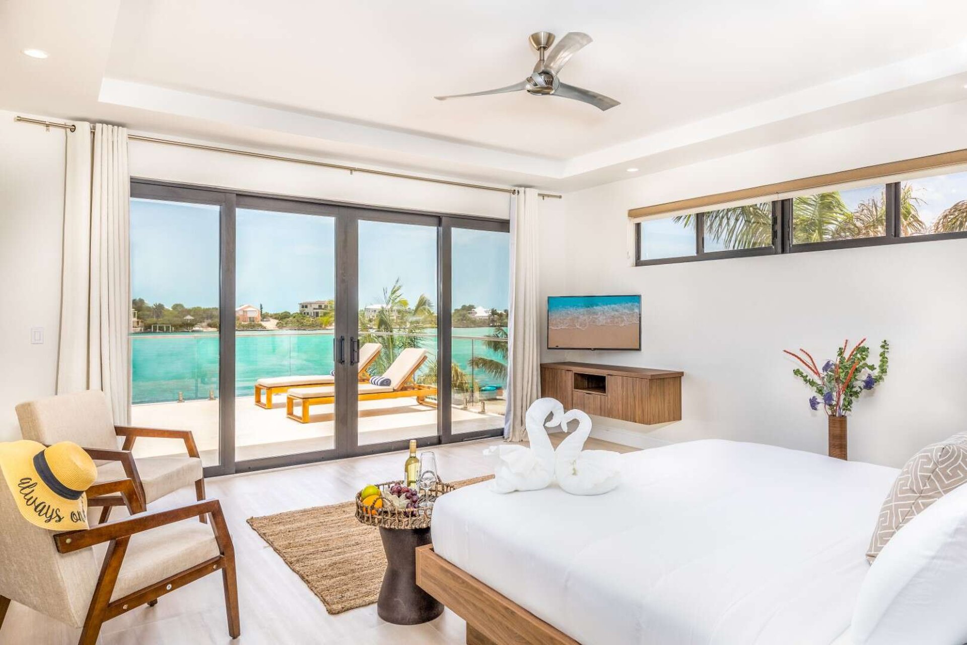 Villa Alexis, Beachfront Calm in Chalk Sound with Butler Service and a Private Pool - Photo 24