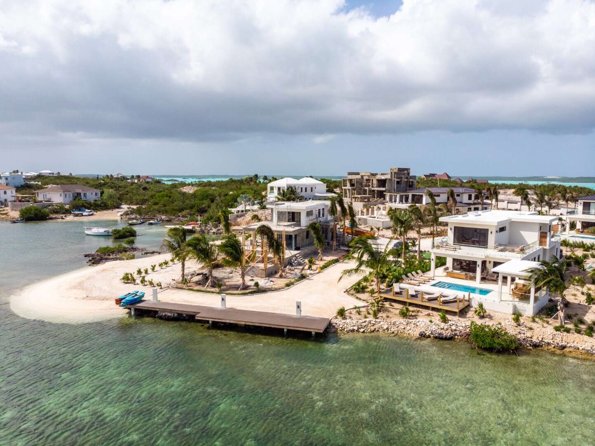 Villa Alexis, Beachfront Calm in Chalk Sound with Butler Service and a Private Pool - Photo 5
