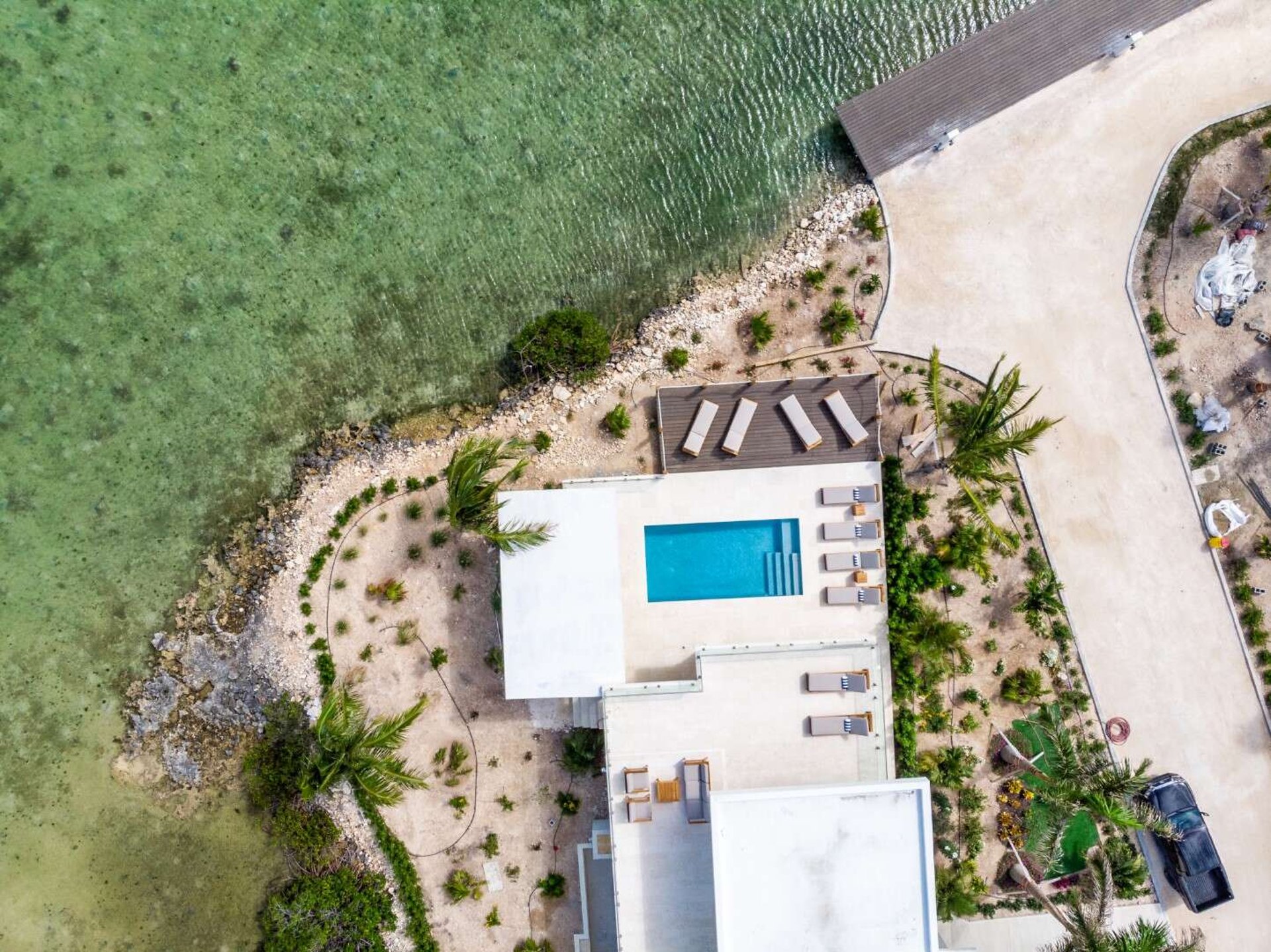 Villa Alexis, Beachfront Calm in Chalk Sound with Butler Service and a Private Pool - Photo 6
