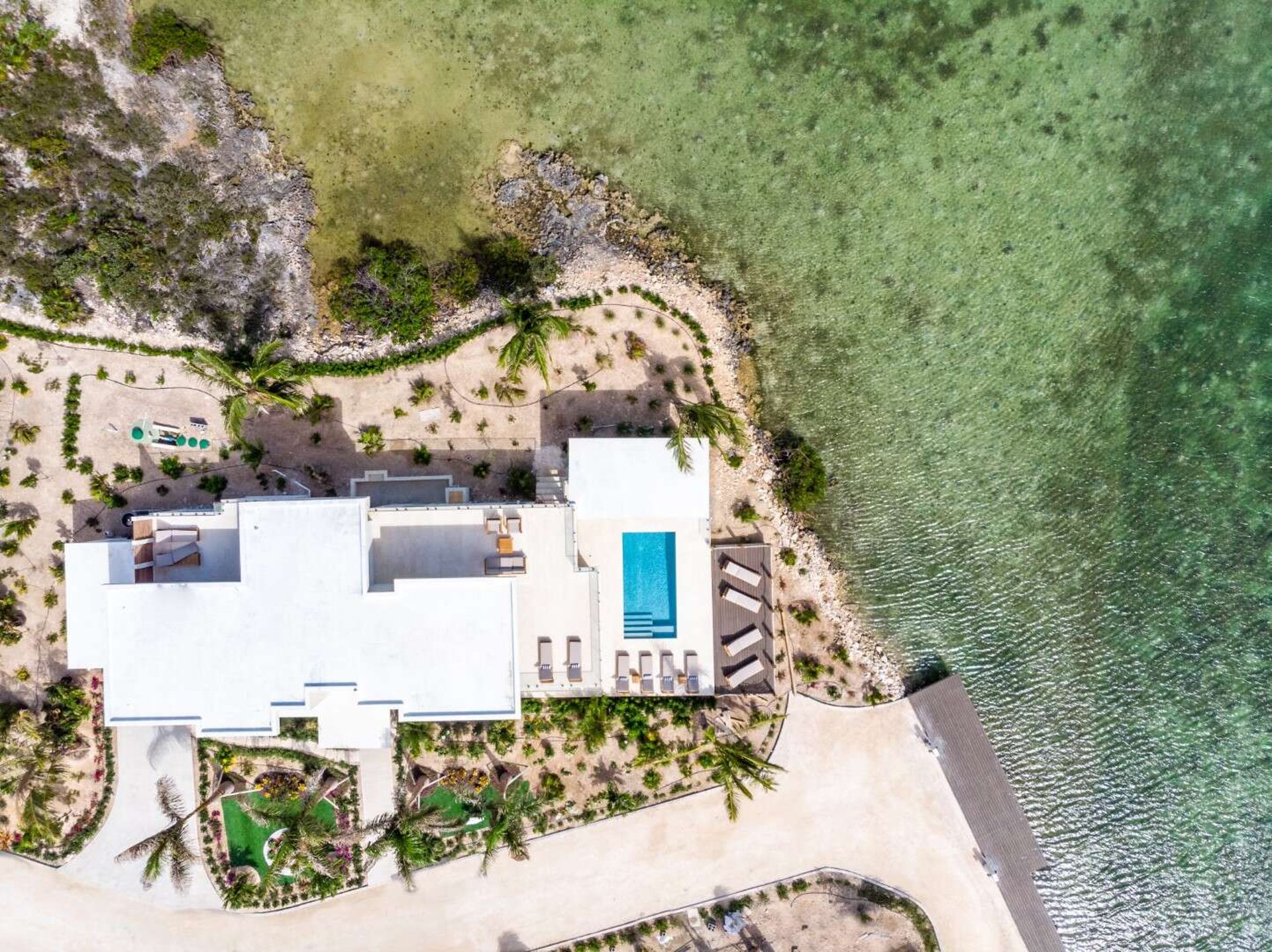Villa Alexis, Beachfront Calm in Chalk Sound with Butler Service and a Private Pool - Photo 7