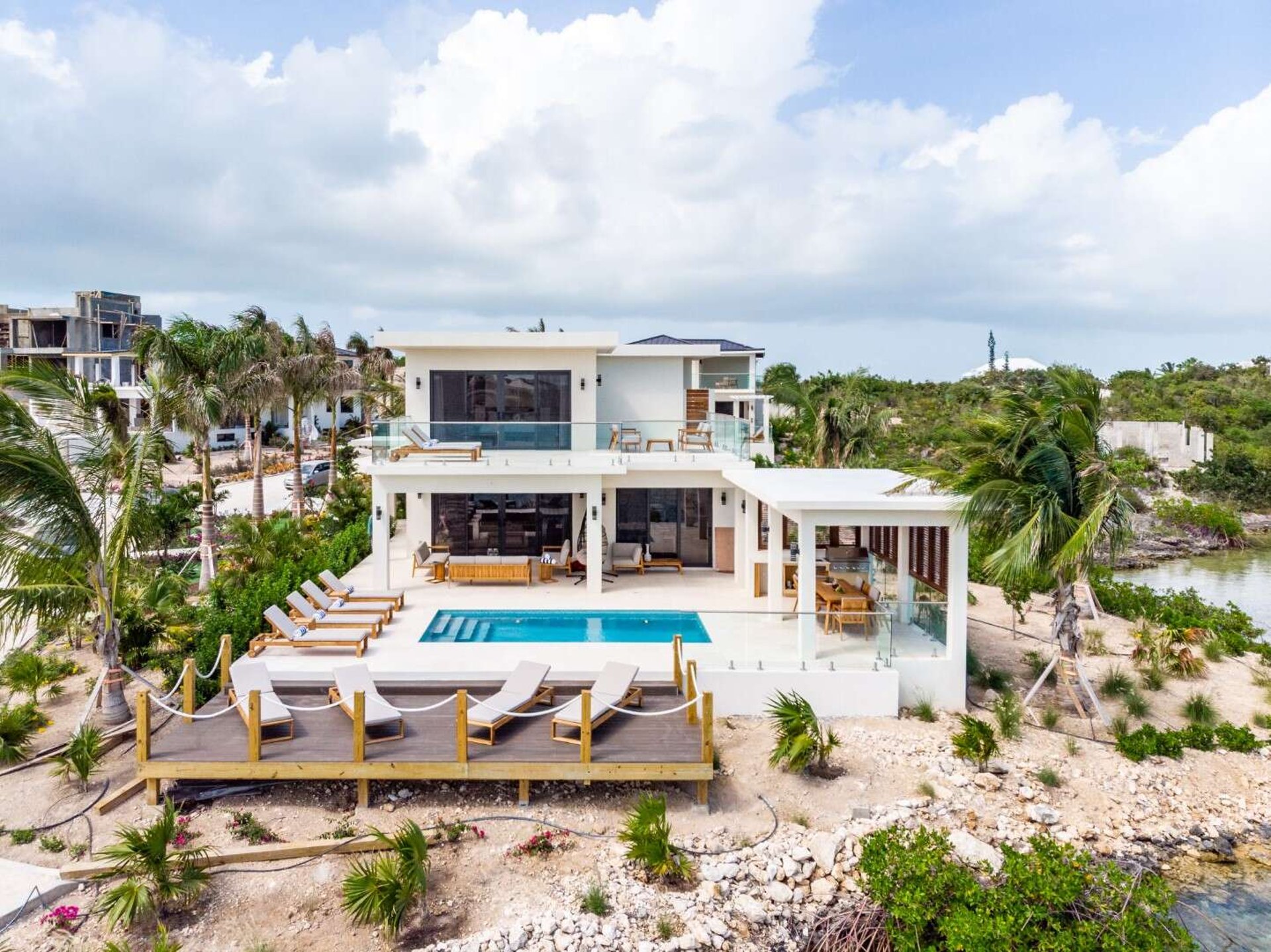 Villa Alexis, Beachfront Calm in Chalk Sound with Butler Service and a Private Pool - Photo 8