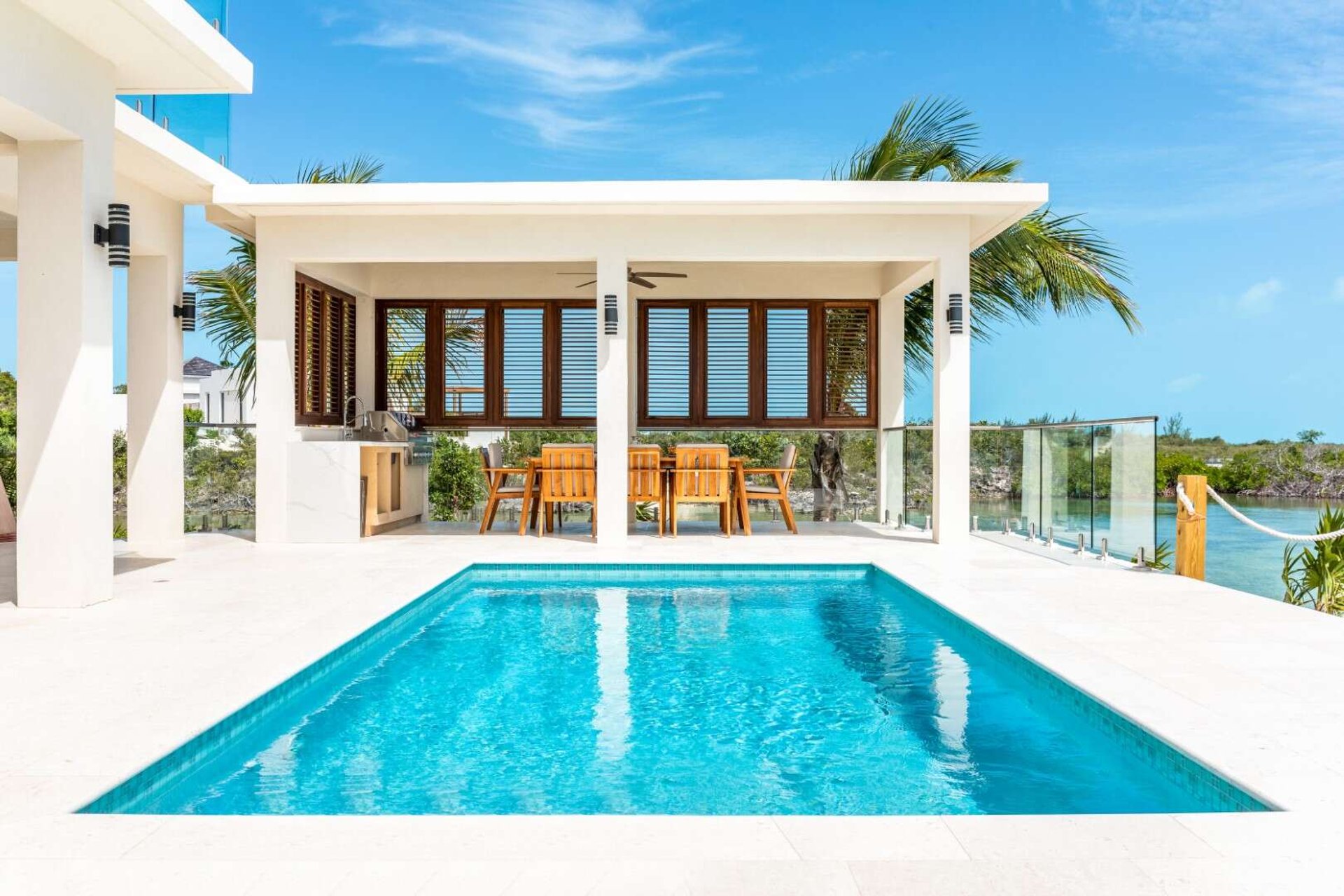 Villa Alexis, Beachfront Calm in Chalk Sound with Butler Service and a Private Pool - Photo 9