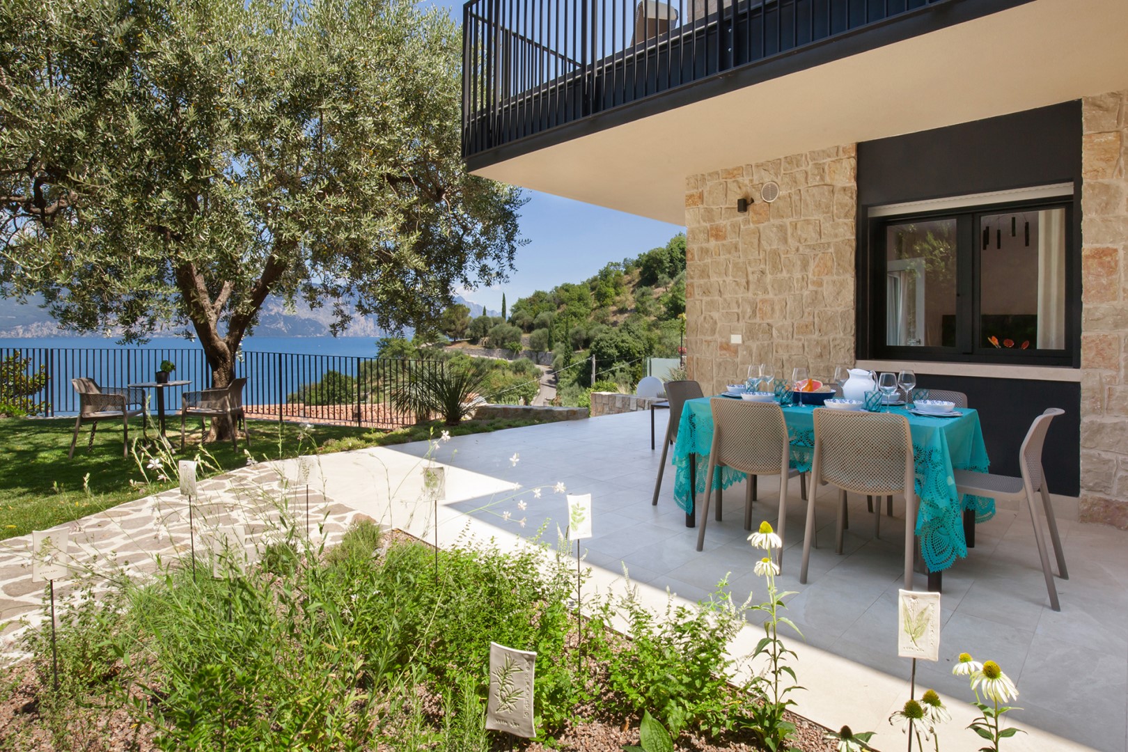 Villa Ama, Modern Lake Garda Retreat with Panoramic Views - Photo 13