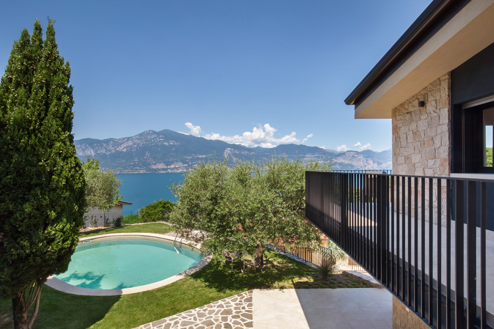 Villa Ama, Modern Lake Garda Retreat with Panoramic Views - Photo 14