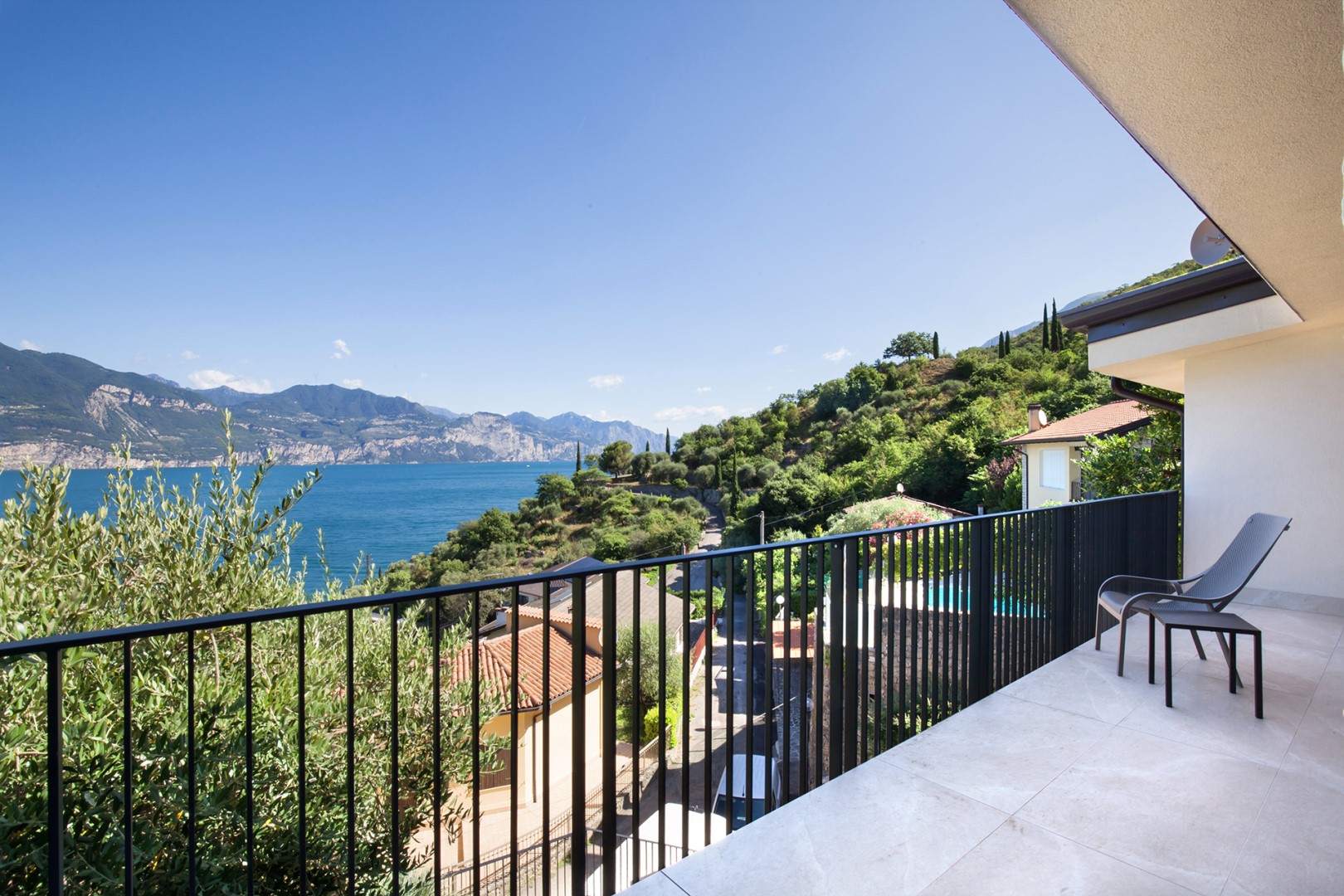 Villa Ama, Modern Lake Garda Retreat with Panoramic Views - Photo 16