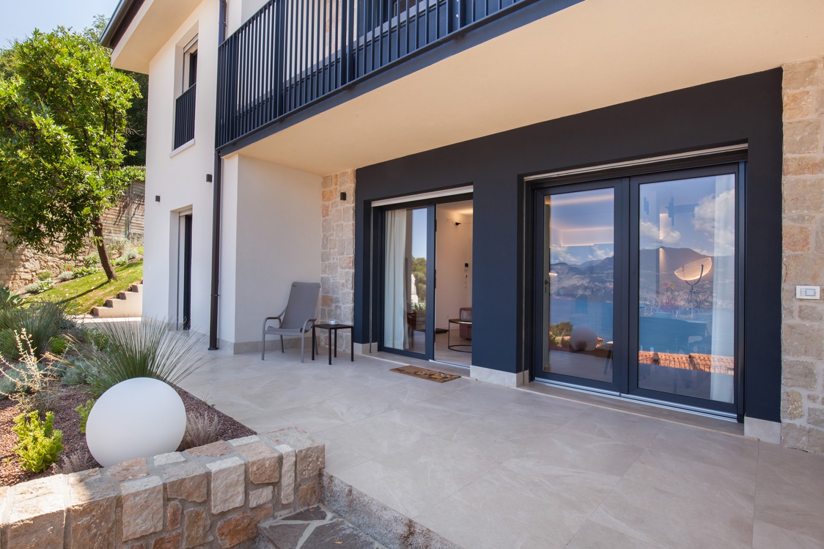 Villa Ama, Modern Lake Garda Retreat with Panoramic Views - Photo 17