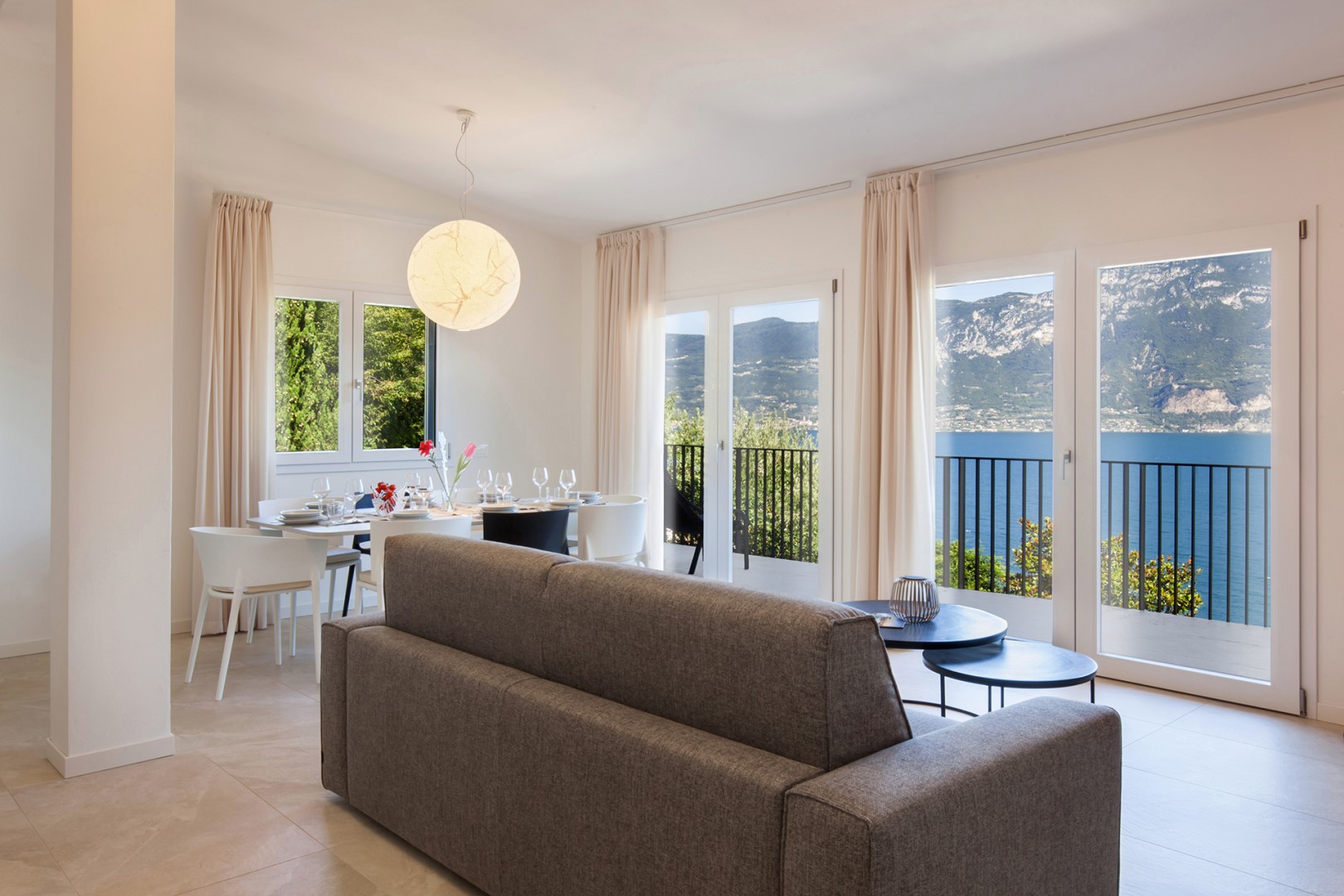 Villa Ama, Modern Lake Garda Retreat with Panoramic Views - Photo 27