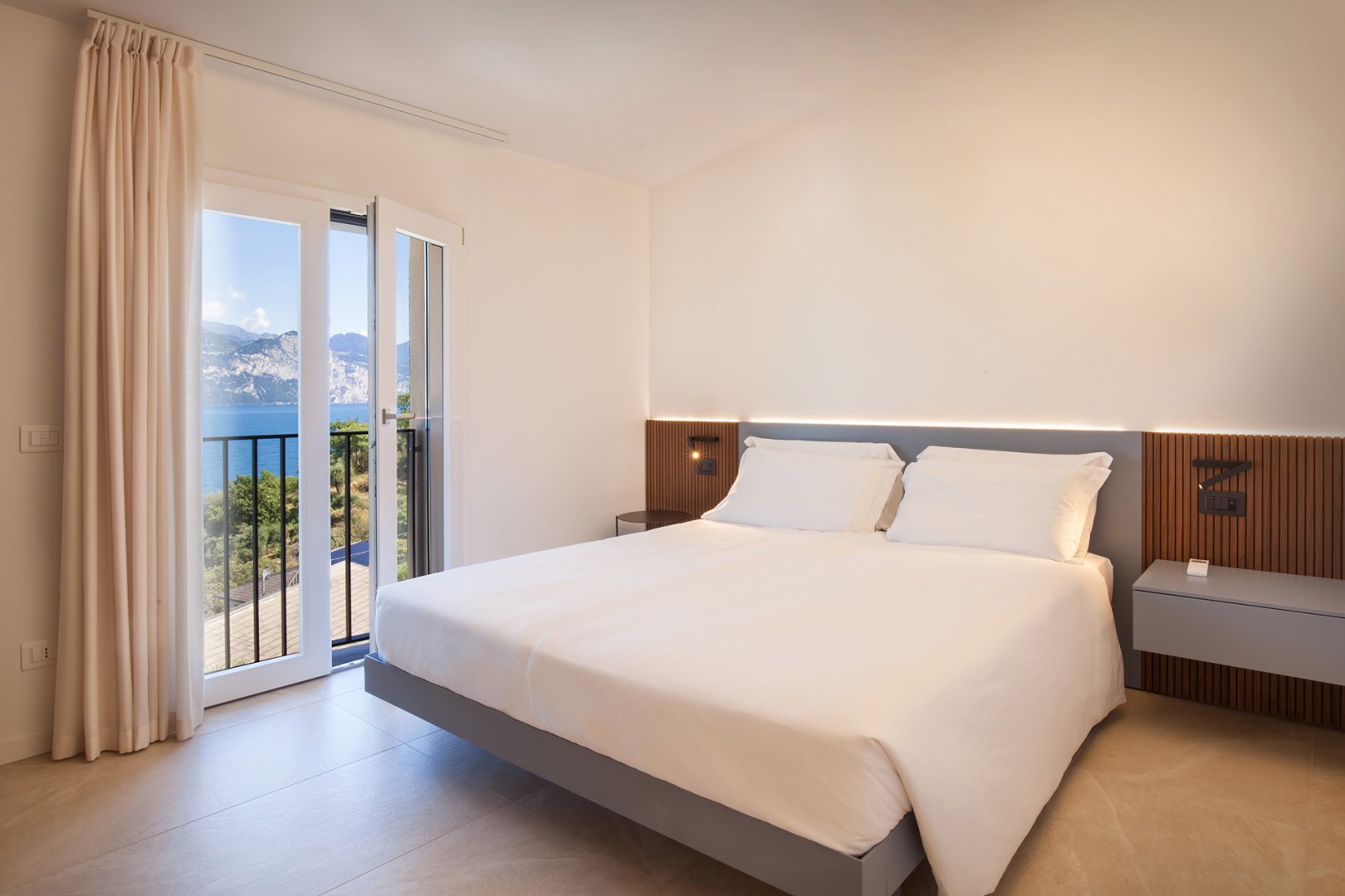 Villa Ama, Modern Lake Garda Retreat with Panoramic Views - Photo 37